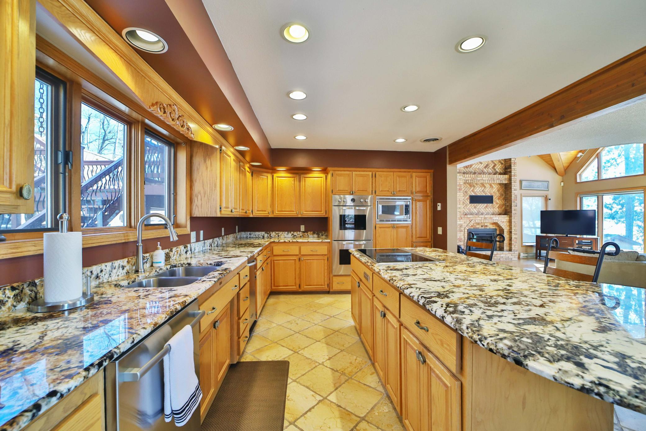 1990 single family home for sale at 1569 Floan Point Road in Brainerd, MN — 5 bed, 3 bath (photo 5 of 99)