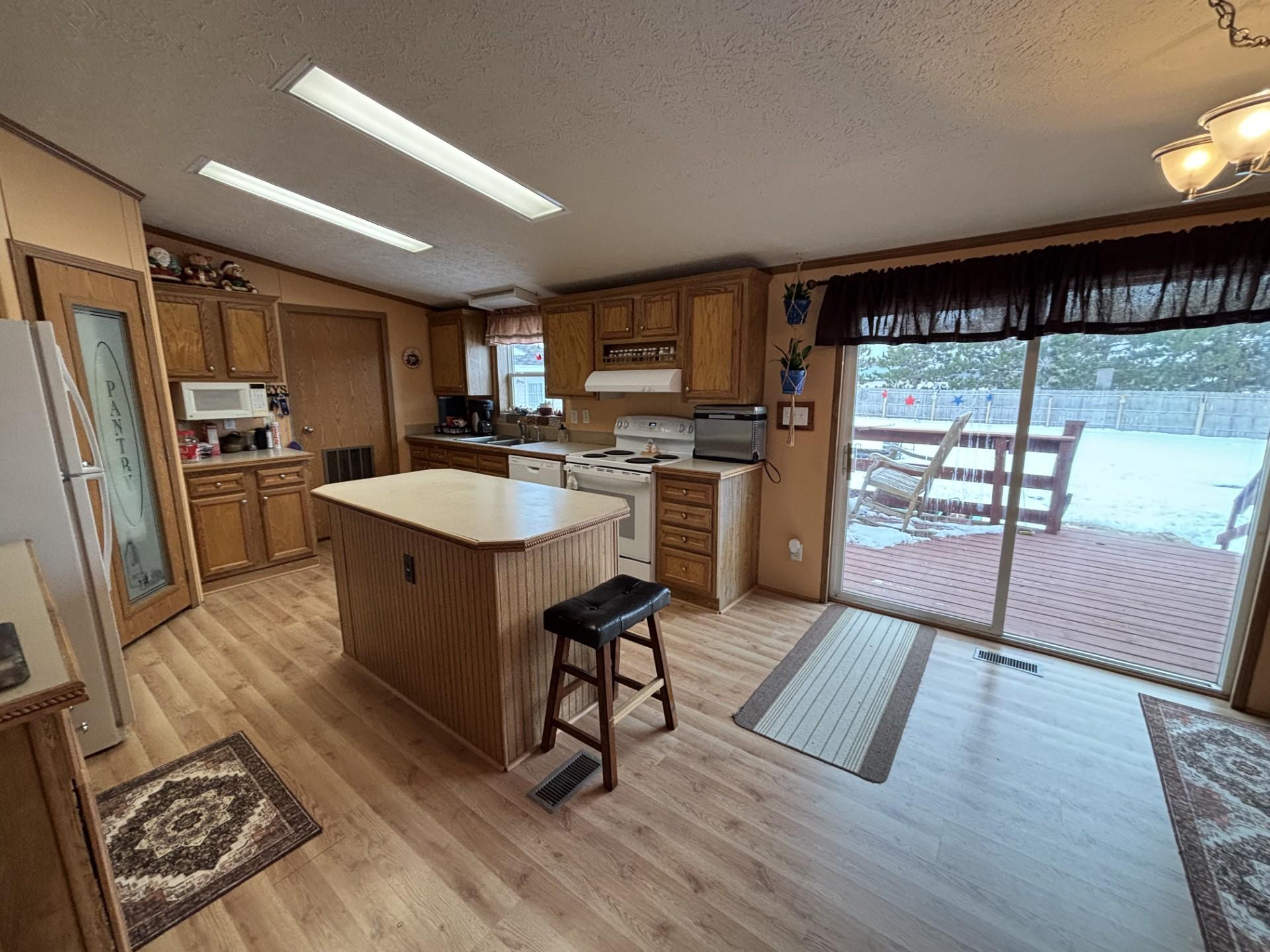2004 single family home for sale at 128 Lynn Road in Ottertail, MN — 3 bed, 2 bath (photo 2 of 22)
