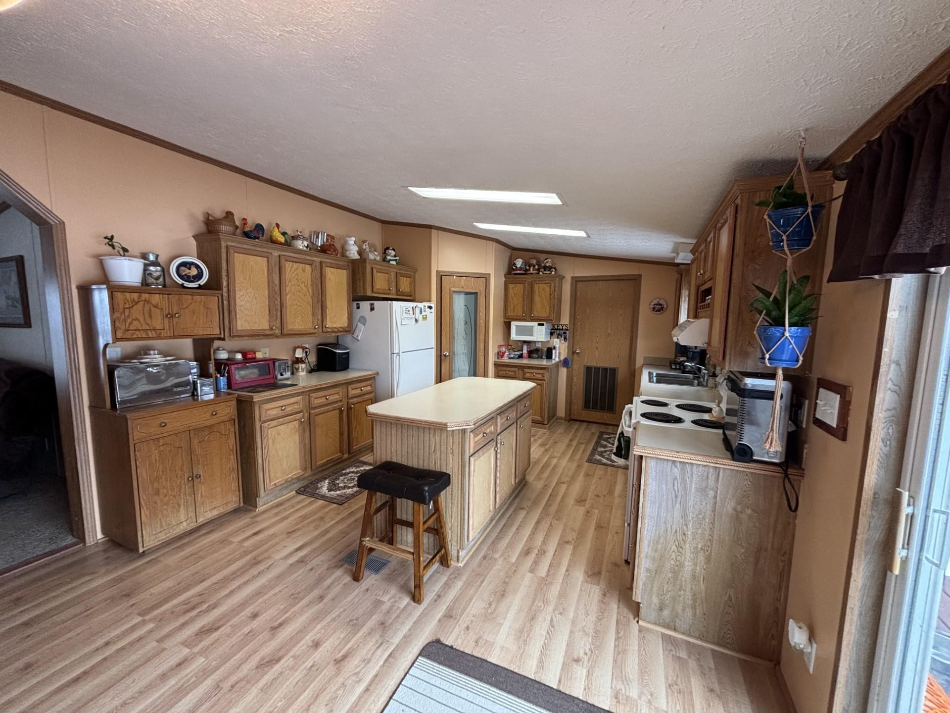 2004 single family home for sale at 128 Lynn Road in Ottertail, MN — 3 bed, 2 bath (photo 3 of 22)