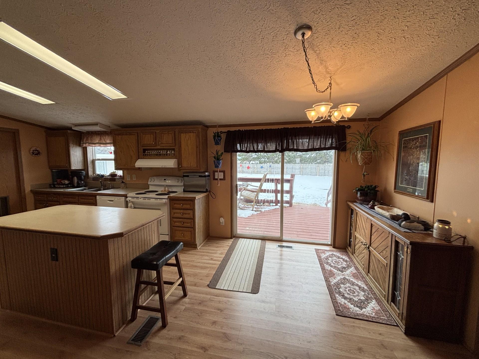 2004 single family home for sale at 128 Lynn Road in Ottertail, MN — 3 bed, 2 bath (photo 4 of 22)