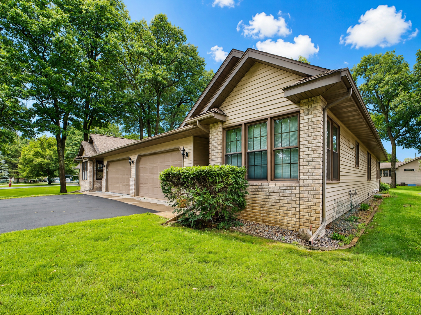1997 townhouse for sale at 14330 Northwoods Drive in Baxter, MN — 3 bed, 3 bath (photo 2 of 55)