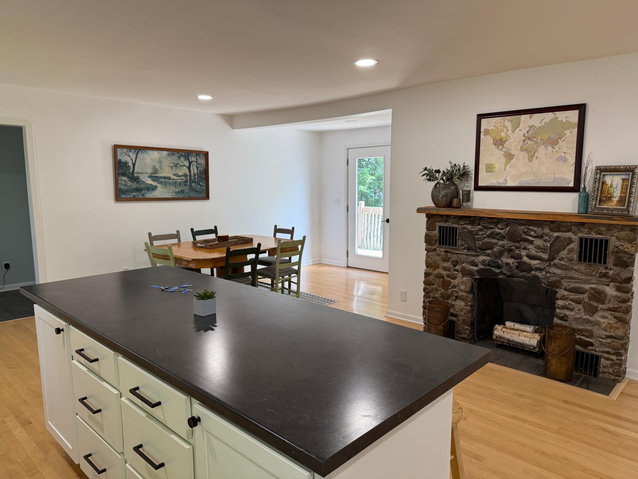 1940 single family home for sale at 1682 State Highway 11 SE in Baudette, MN — 4 bed, 5 bath (photo 3 of 48)