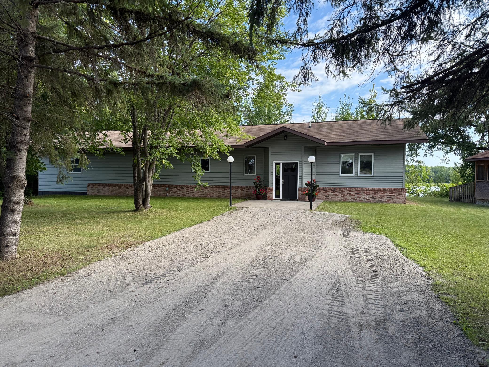 1940 single family home for sale at 1682 State Highway 11 SE in Baudette, MN — 4 bed, 5 bath (photo 35 of 48)