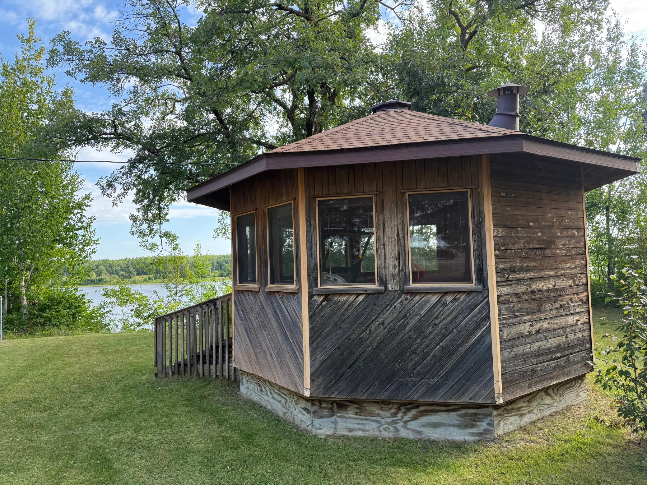 1940 single family home for sale at 1682 State Highway 11 SE in Baudette, MN — 4 bed, 5 bath (photo 41 of 48)