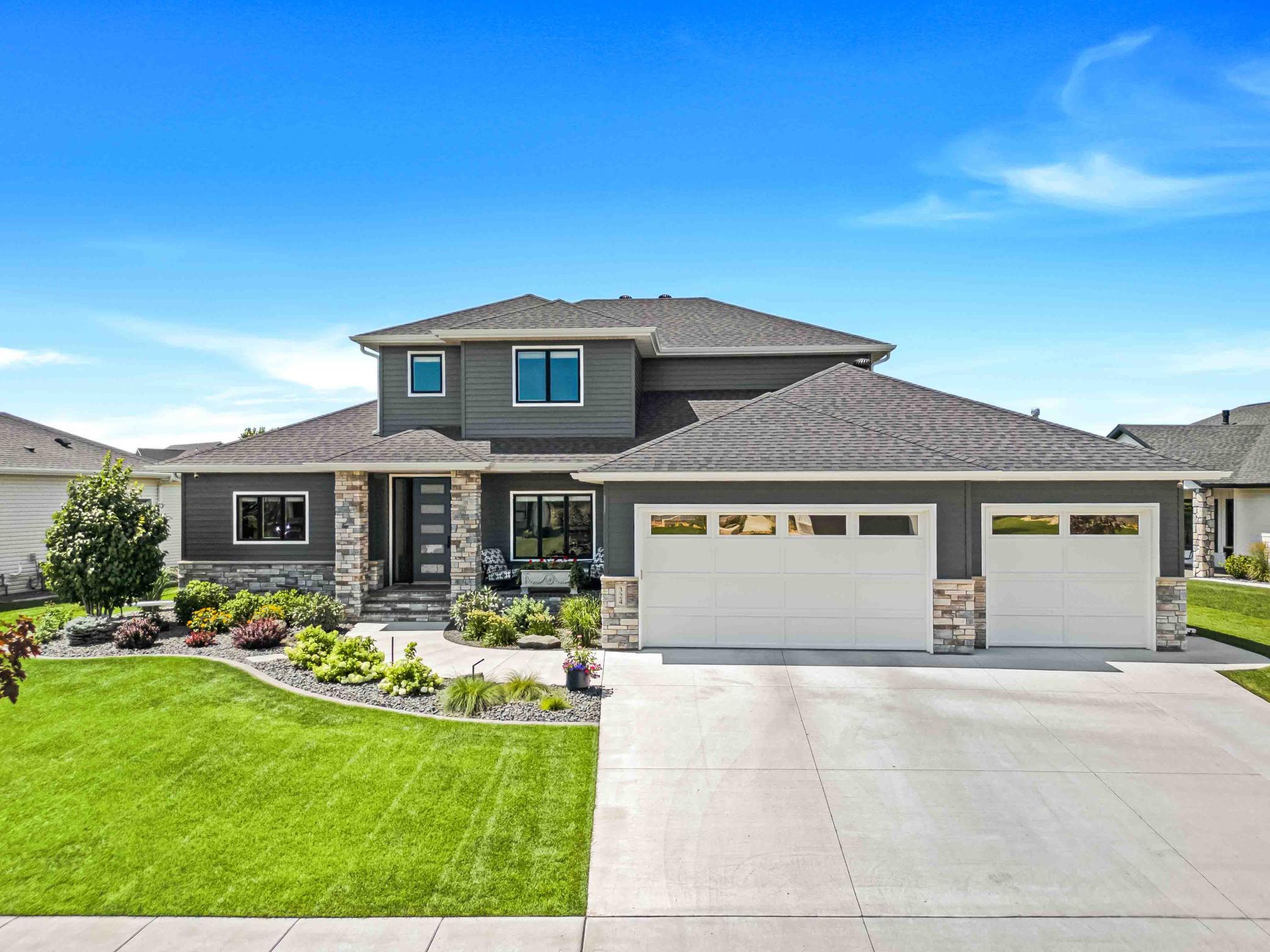2022 single family home for sale at 324 25th Avenue E in West Fargo, ND — 5 bed, 5 bath