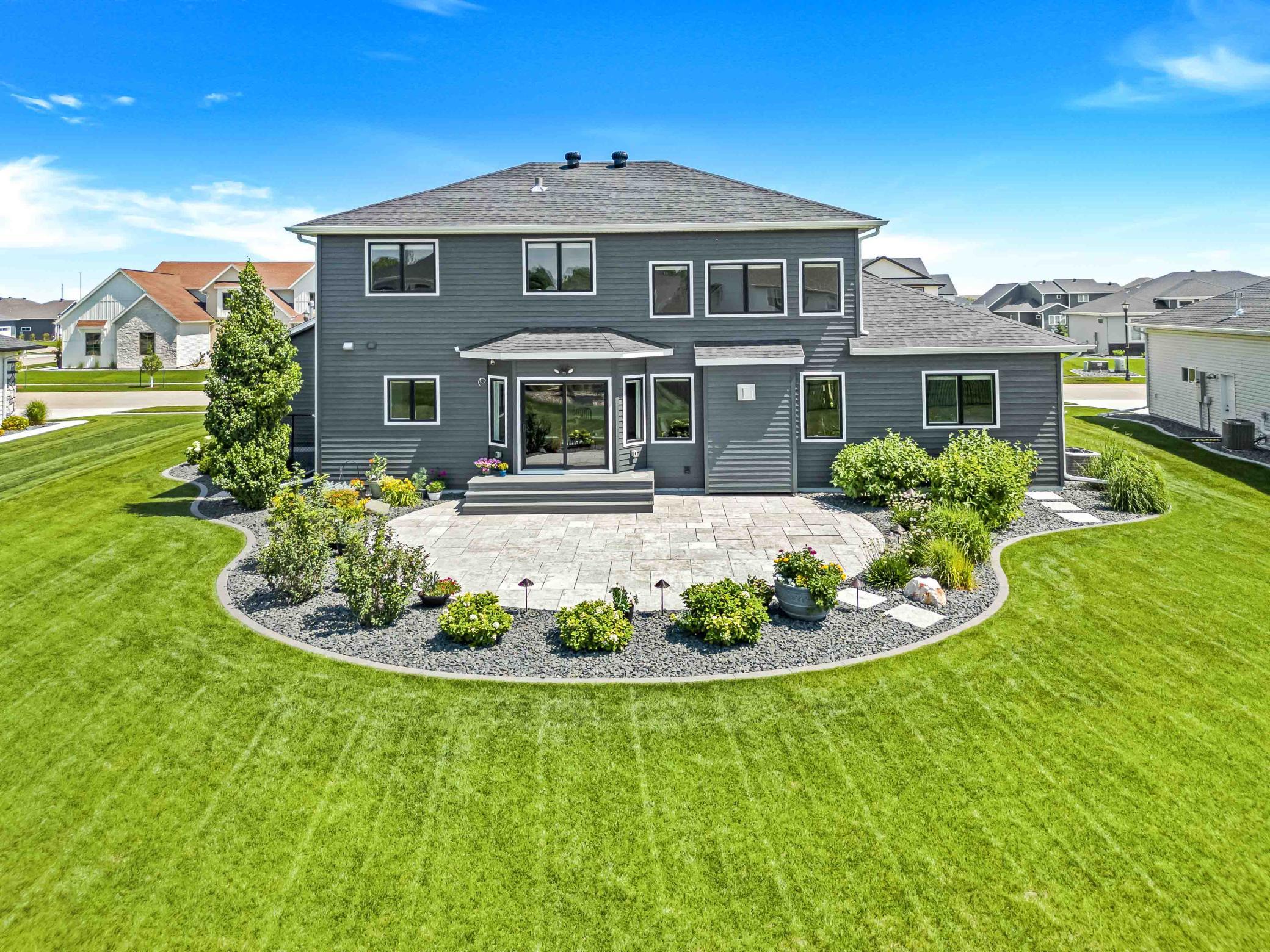 2022 single family home for sale at 324 25th Avenue E in West Fargo, ND — 5 bed, 5 bath (photo 56 of 71)