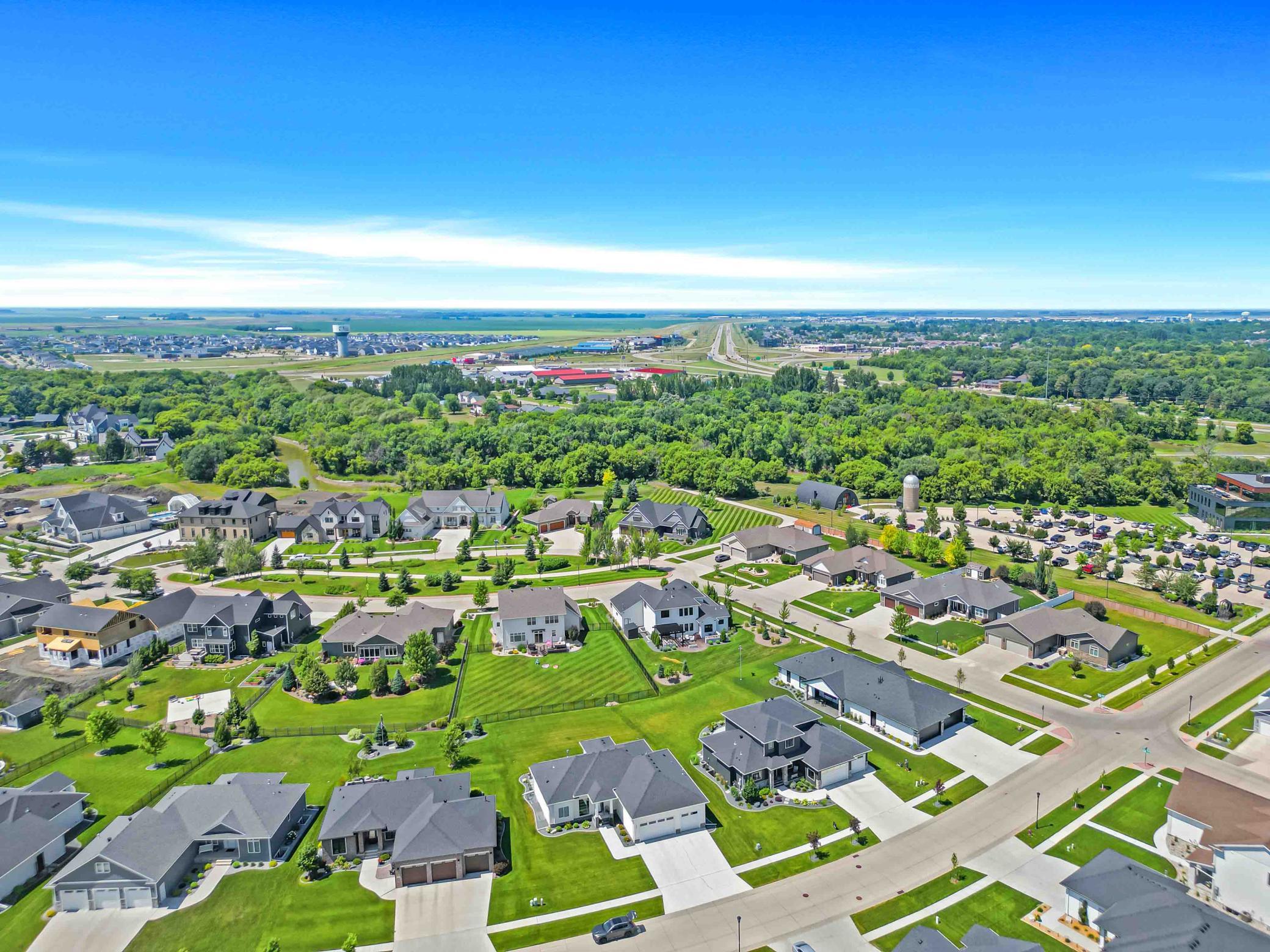 2022 single family home for sale at 324 25th Avenue E in West Fargo, ND — 5 bed, 5 bath (photo 57 of 71)