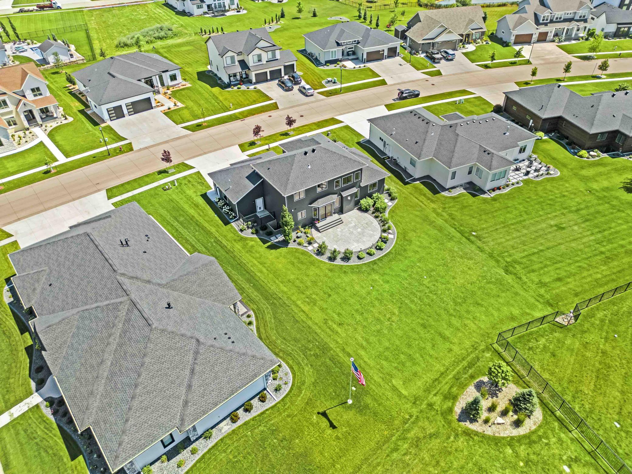2022 single family home for sale at 324 25th Avenue E in West Fargo, ND — 5 bed, 5 bath (photo 59 of 71)