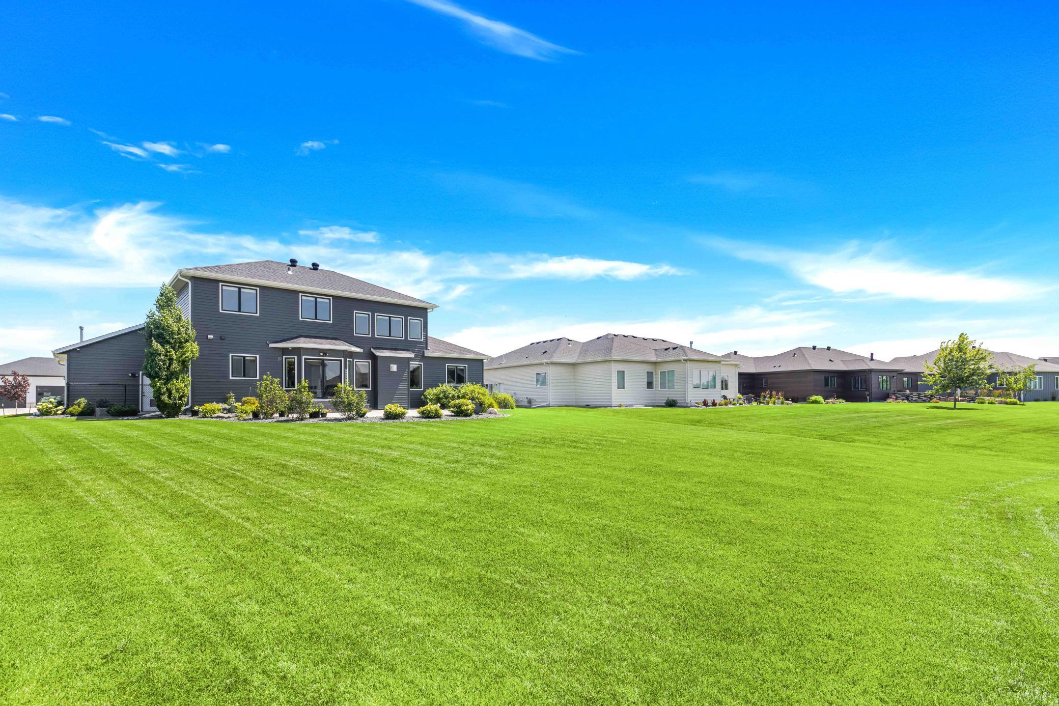 2022 single family home for sale at 324 25th Avenue E in West Fargo, ND — 5 bed, 5 bath (photo 63 of 71)