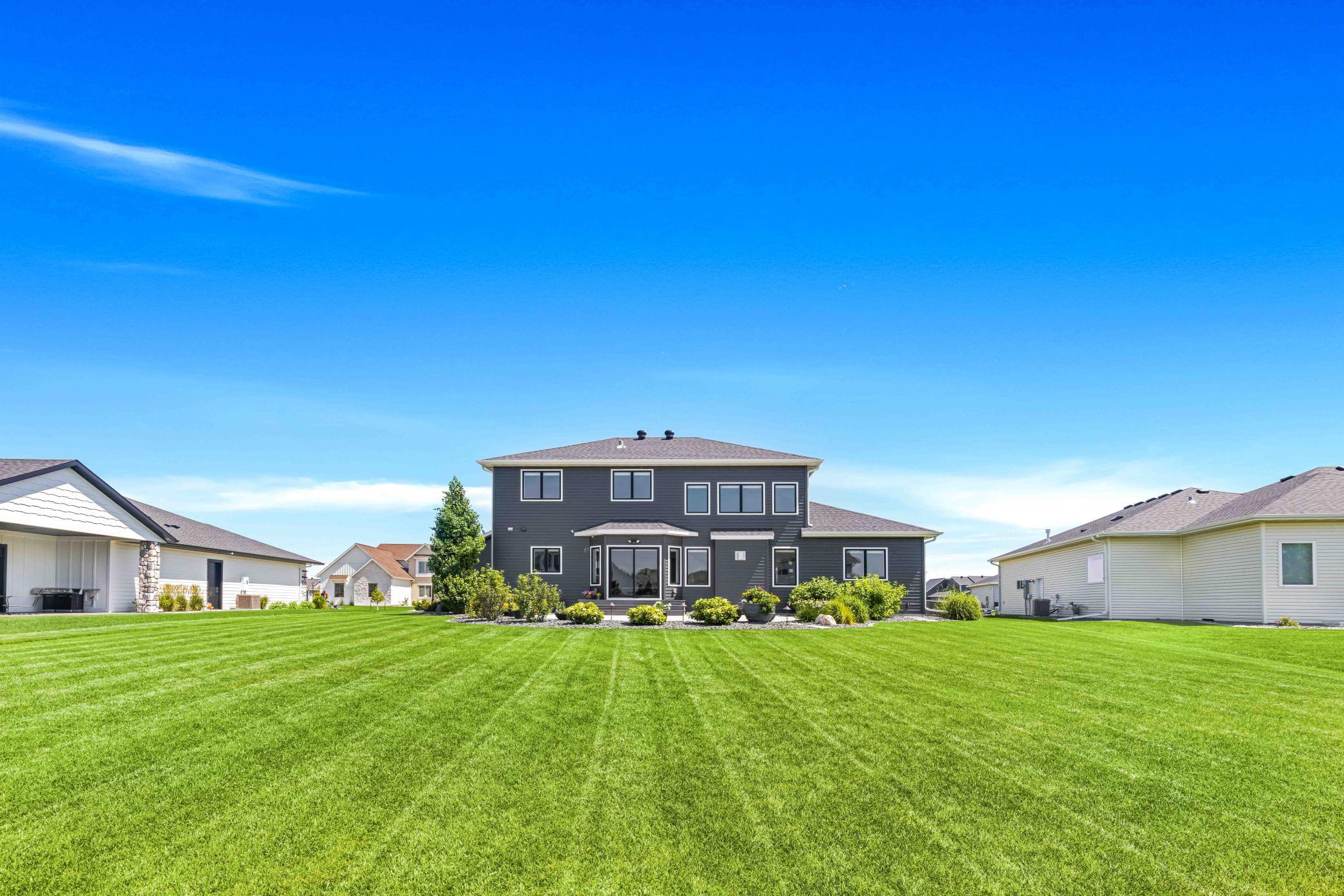 2022 single family home for sale at 324 25th Avenue E in West Fargo, ND — 5 bed, 5 bath (photo 64 of 71)