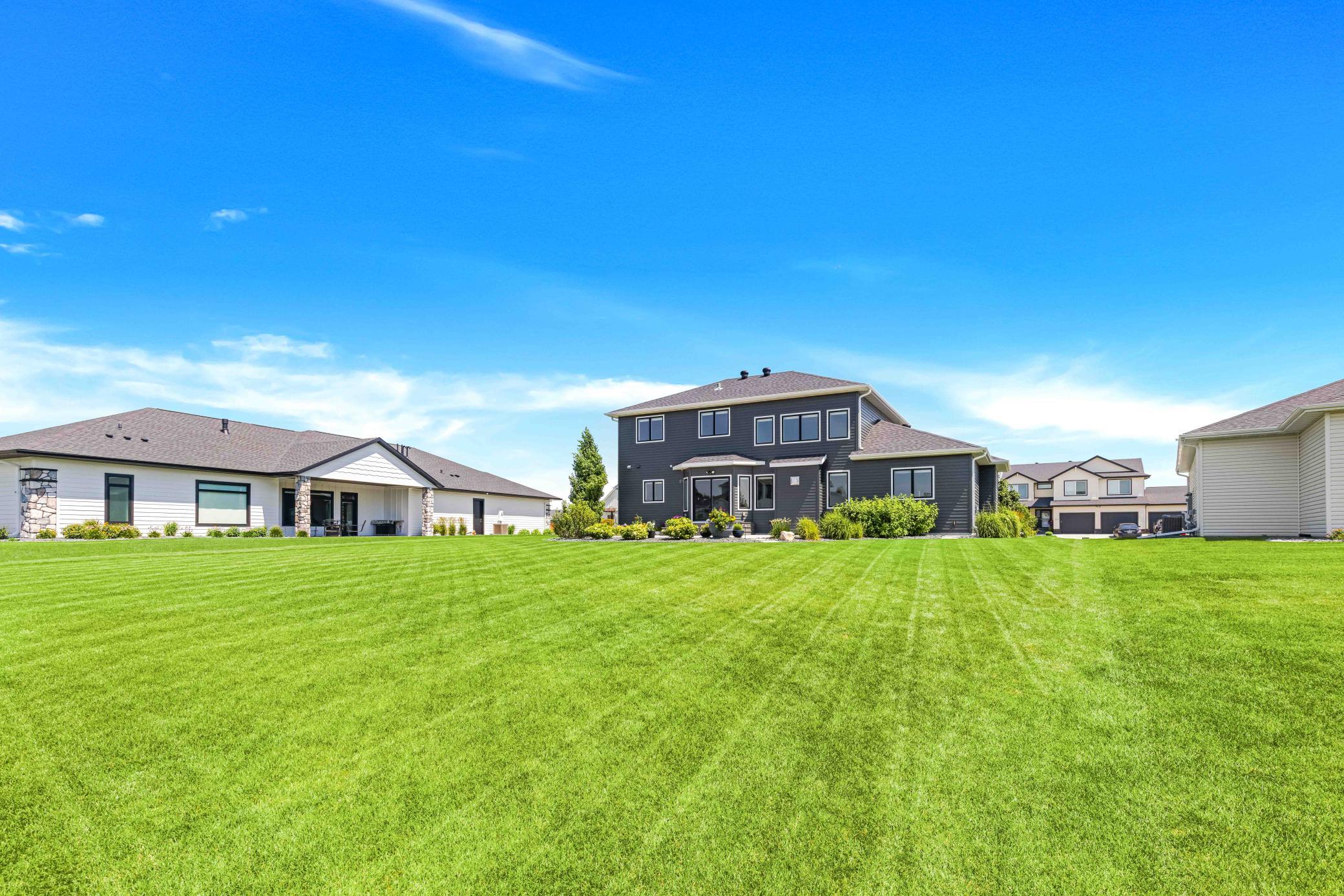 2022 single family home for sale at 324 25th Avenue E in West Fargo, ND — 5 bed, 5 bath (photo 65 of 71)