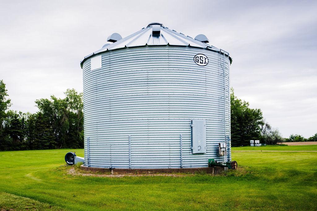 1967 single family home for sale at 3853 91st Avenue SE in Jamestown, ND — 3 bed, 2 bath (photo 18 of 83)