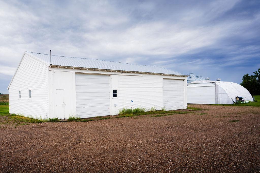 1967 single family home for sale at 3853 91st Avenue SE in Jamestown, ND — 3 bed, 2 bath (photo 28 of 83)
