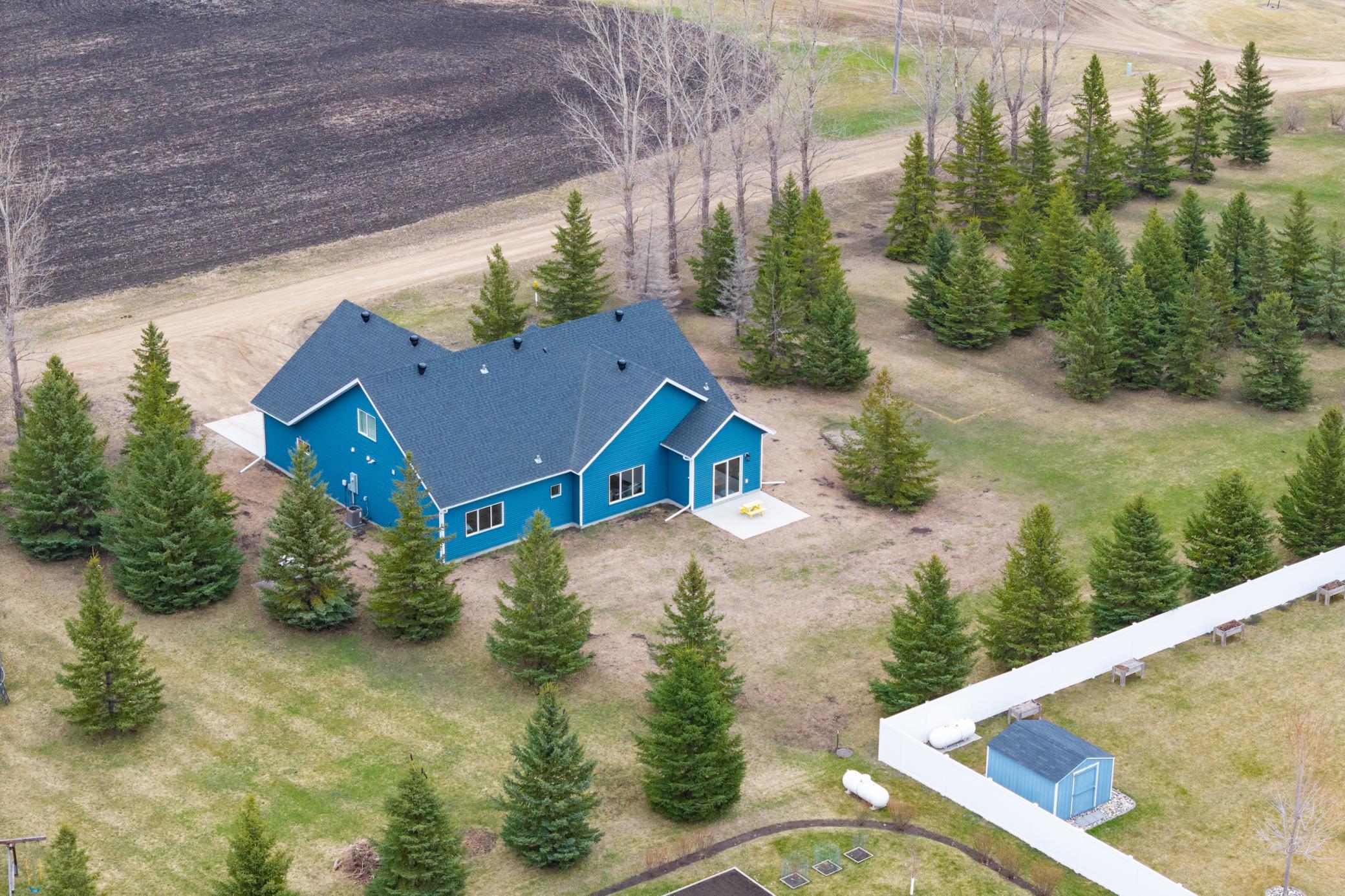 2022 single family home for sale at 209 Woodcrest Drive in Breckenridge, MN — 3 bed, 3 bath (photo 4 of 45)