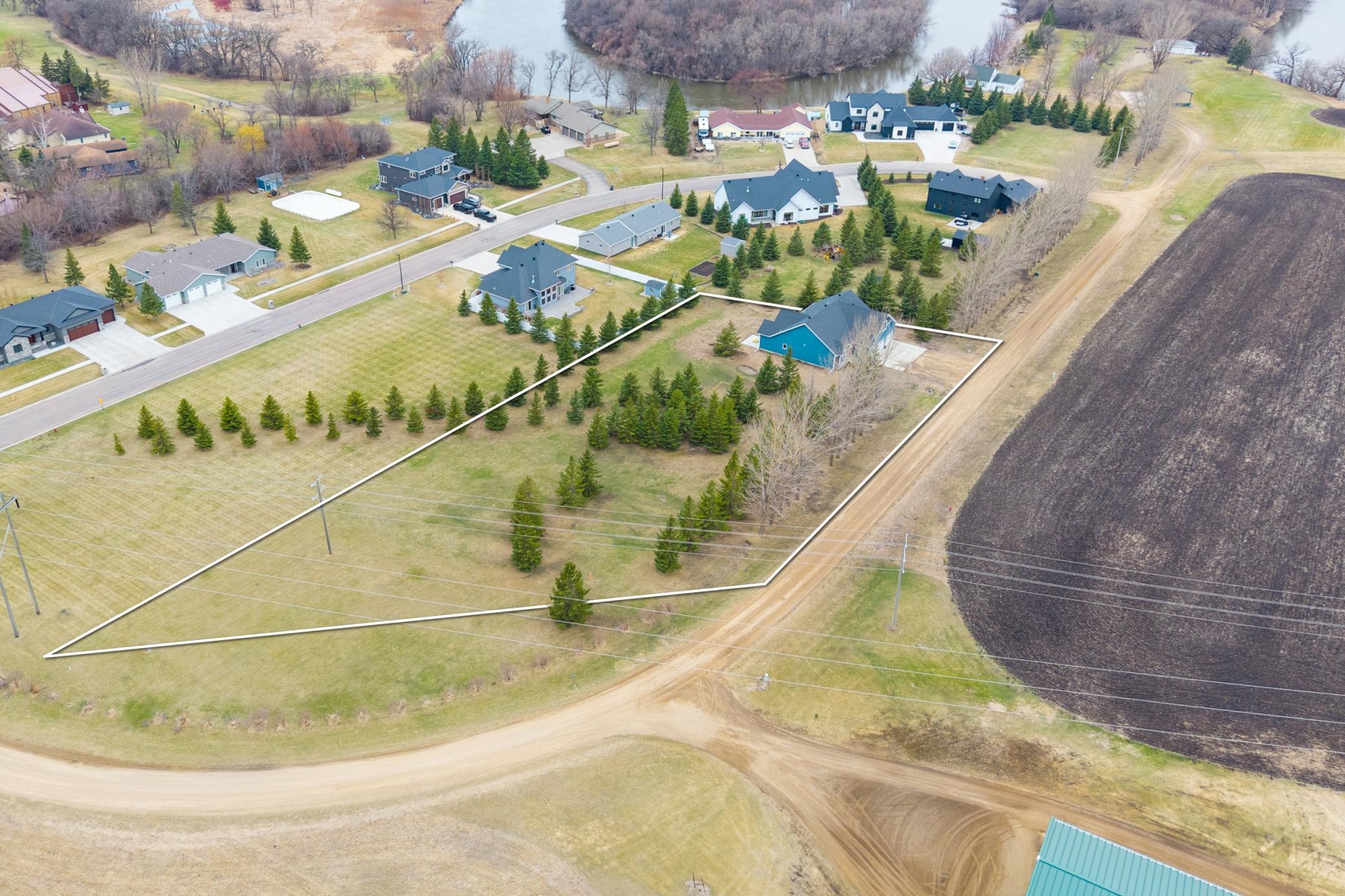 2022 single family home for sale at 209 Woodcrest Drive in Breckenridge, MN — 3 bed, 3 bath (photo 37 of 45)