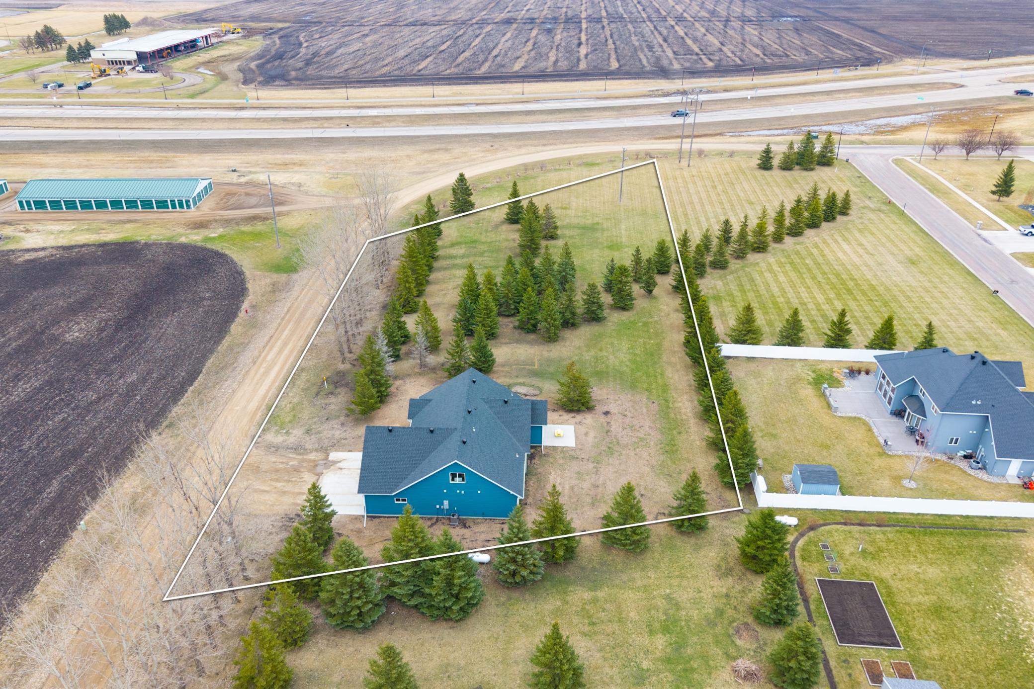 2022 single family home for sale at 209 Woodcrest Drive in Breckenridge, MN — 3 bed, 3 bath (photo 5 of 45)