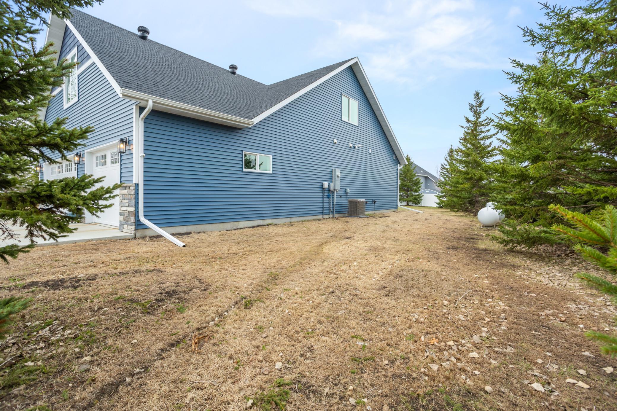 2022 single family home for sale at 209 Woodcrest Drive in Breckenridge, MN — 3 bed, 3 bath (photo 44 of 45)