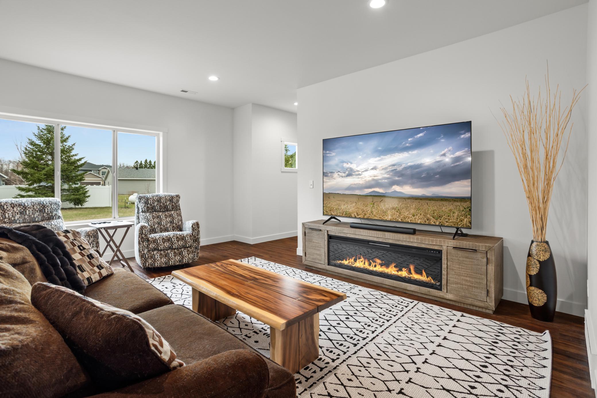 2022 single family home for sale at 209 Woodcrest Drive in Breckenridge, MN — 3 bed, 3 bath (photo 9 of 45)
