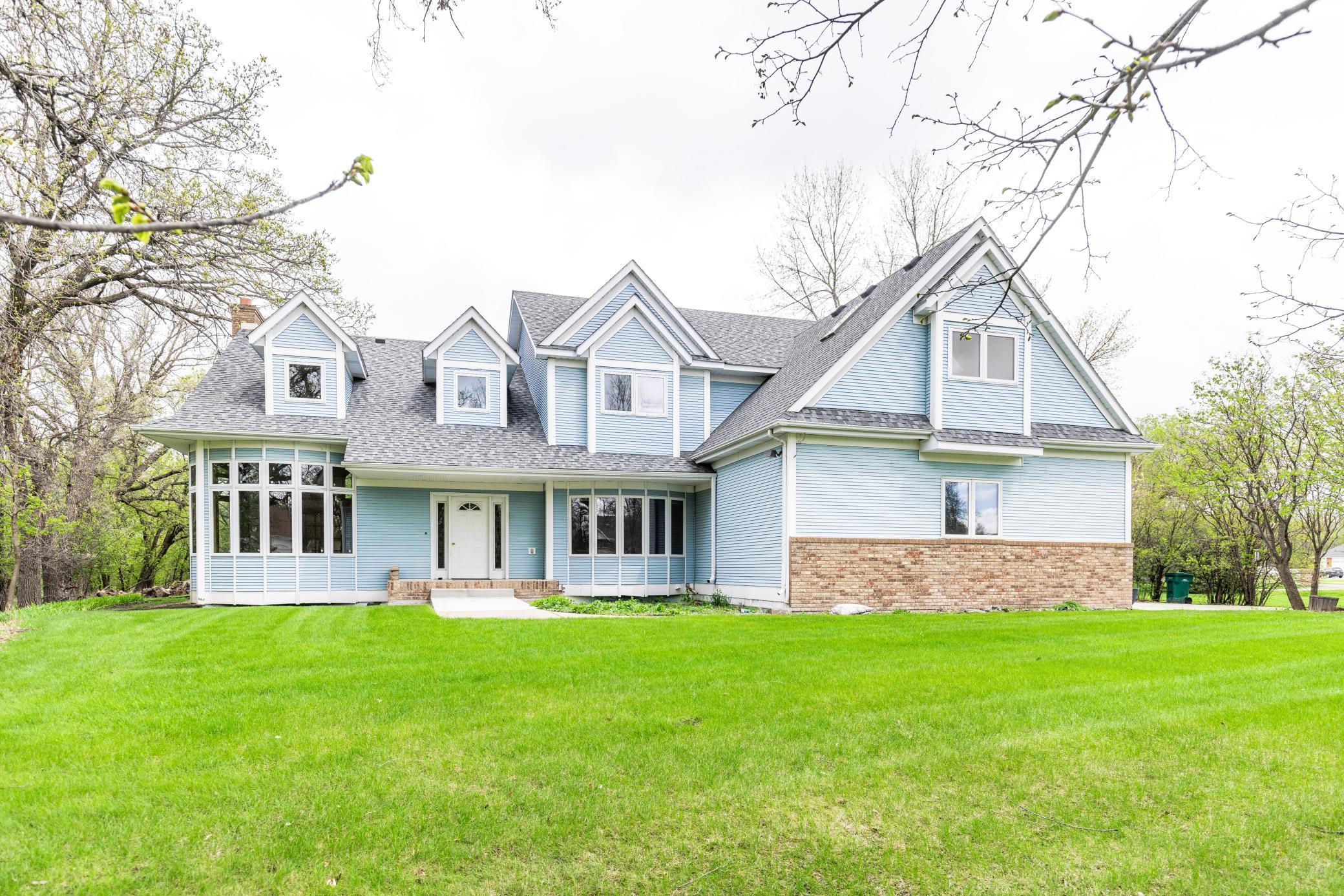 1989 single family home for sale at 1301 64th Avenue N in Fargo, ND — 7 bed, 4 bath