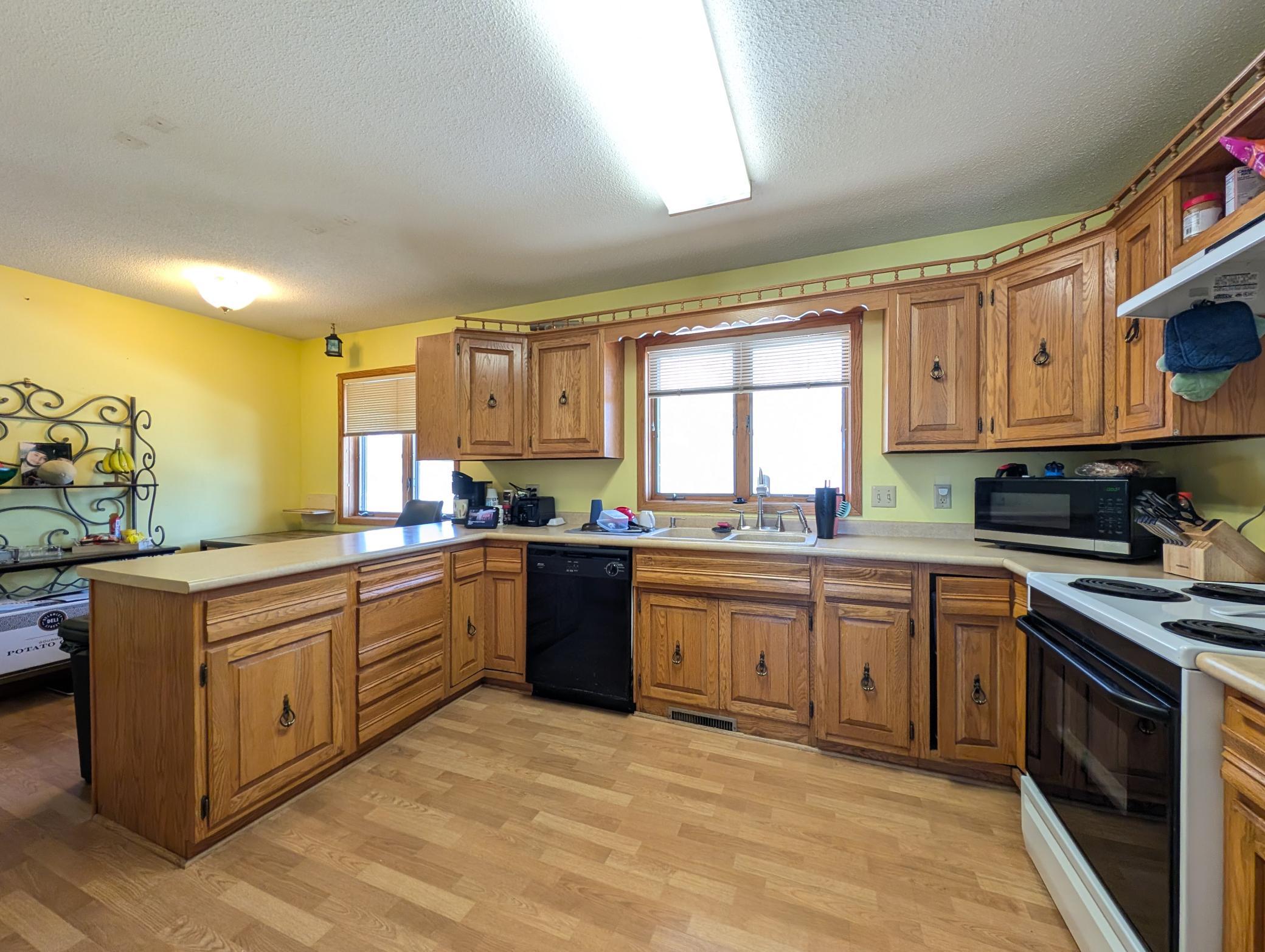 1980 single family home for sale at 411 6th Avenue SW in Perham, MN — 3 bed, 3 bath (photo 12 of 32)