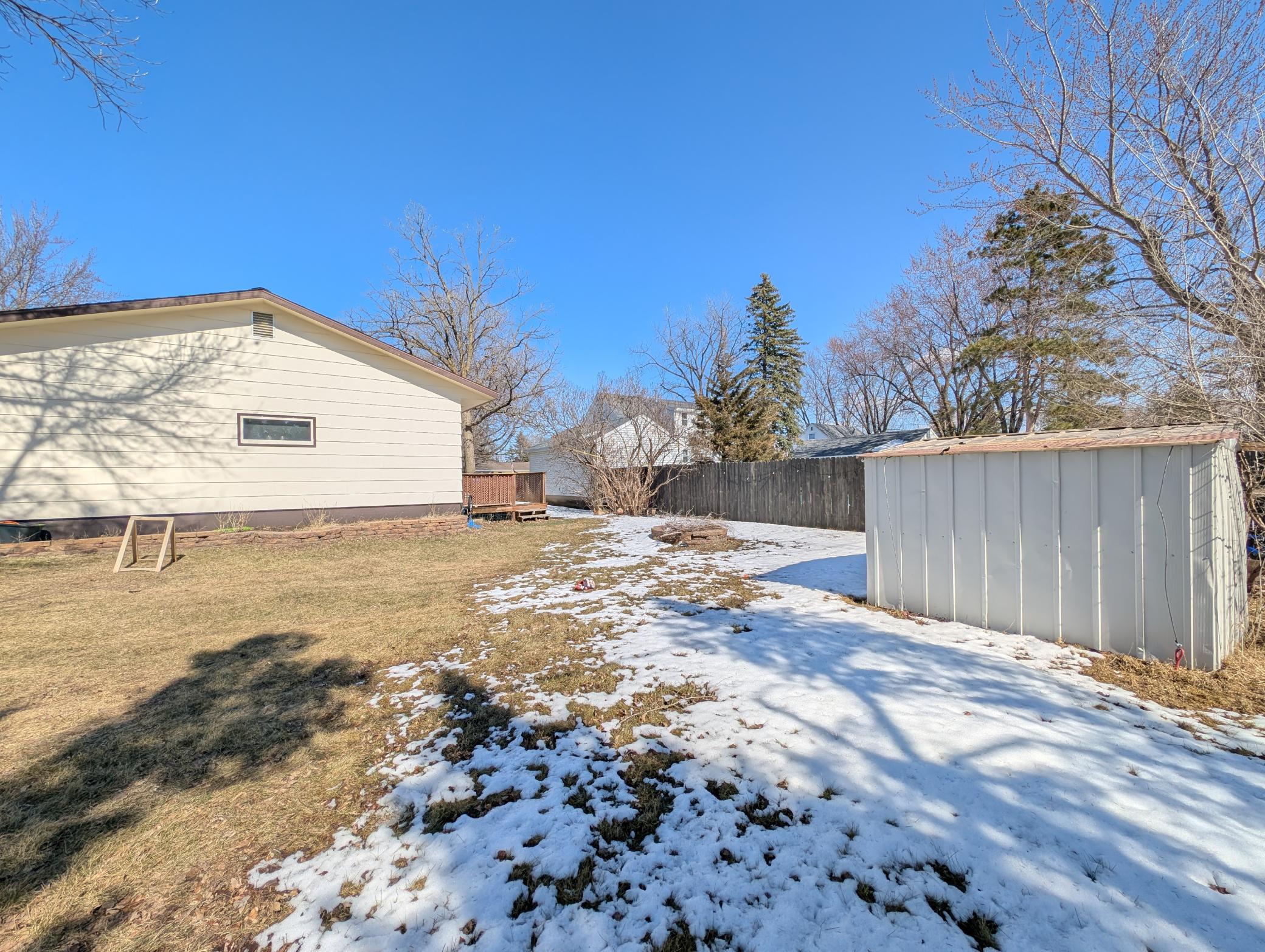 1980 single family home for sale at 411 6th Avenue SW in Perham, MN — 3 bed, 3 bath (photo 5 of 32)