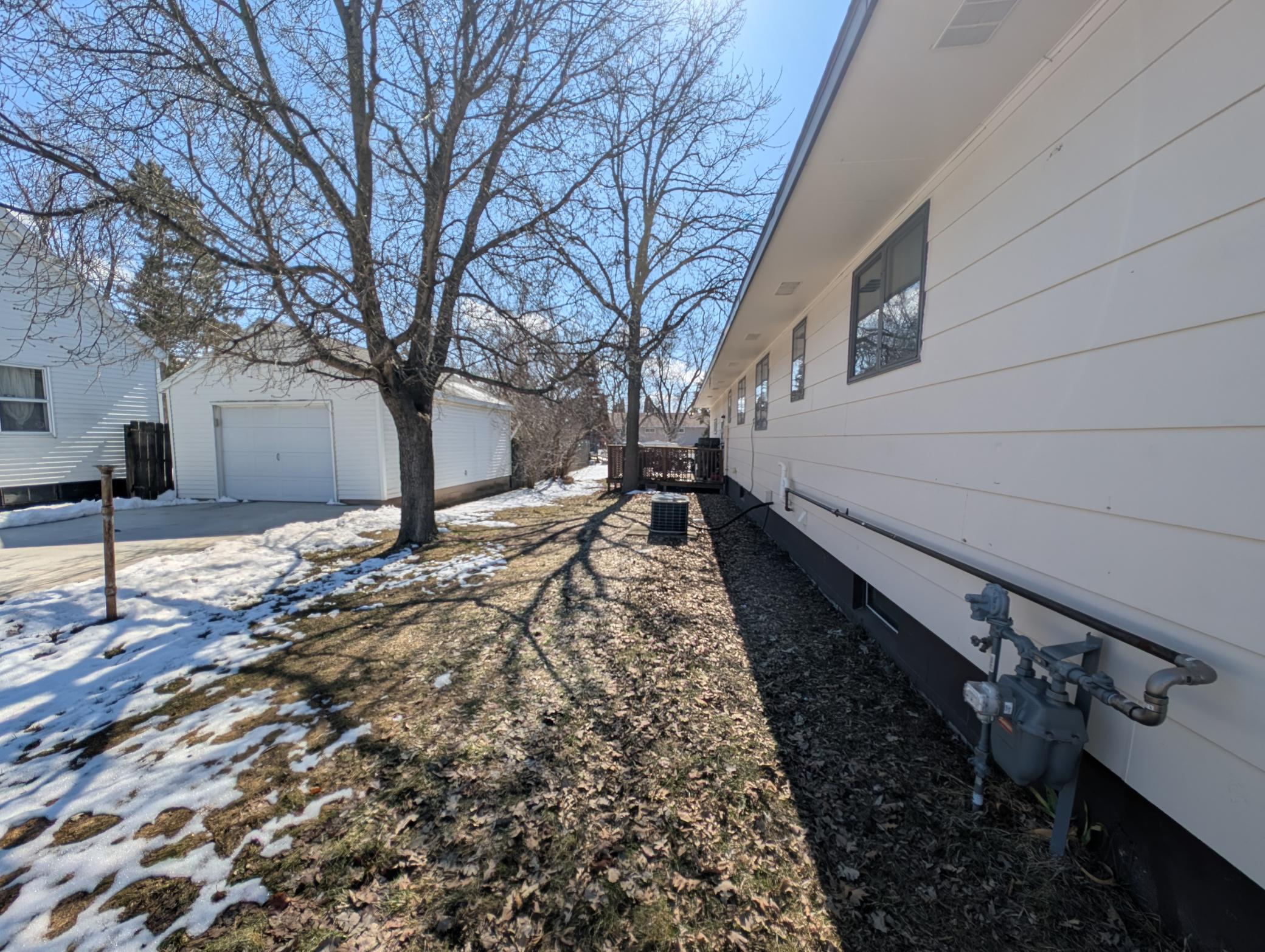 1980 single family home for sale at 411 6th Avenue SW in Perham, MN — 3 bed, 3 bath (photo 6 of 32)