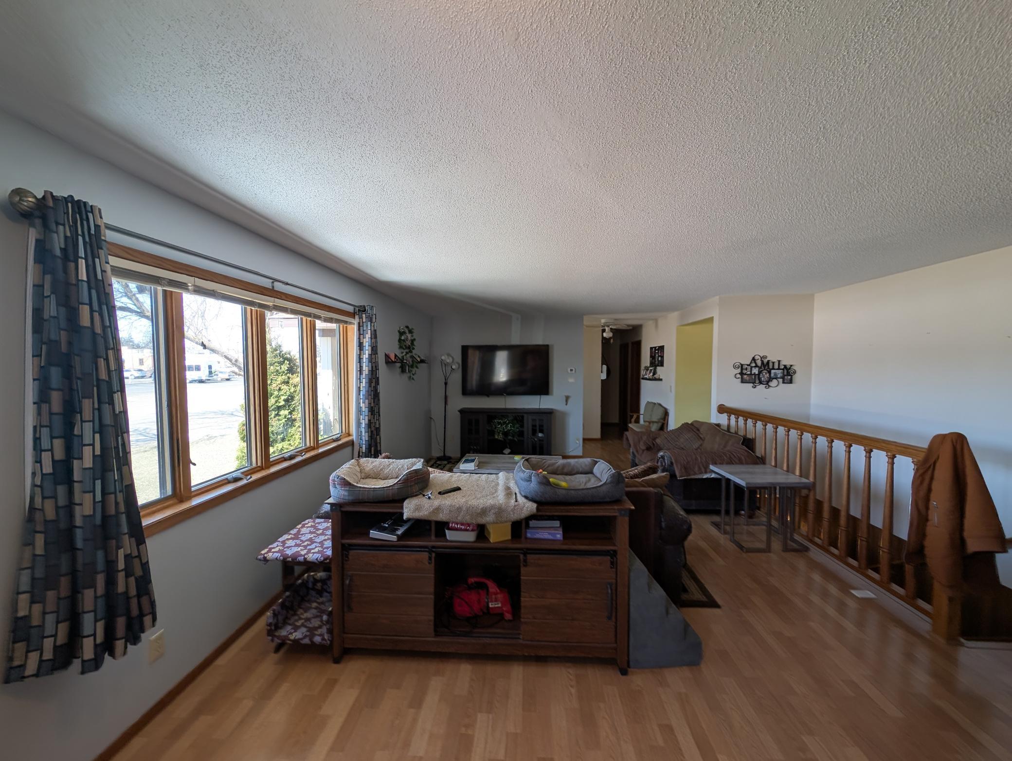 1980 single family home for sale at 411 6th Avenue SW in Perham, MN — 3 bed, 3 bath (photo 8 of 32)