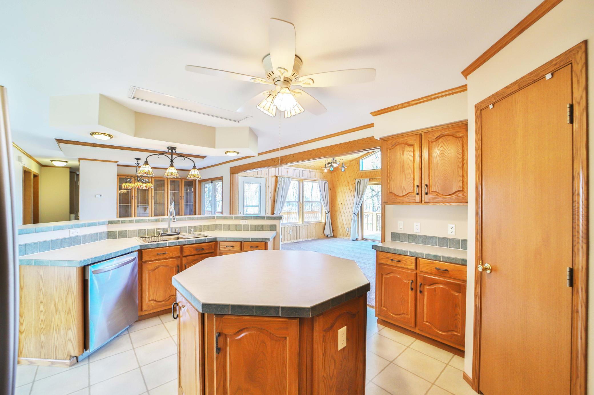 2002 single family home for sale at 18352 Johnson Road in Brainerd, MN — 3 bed, 3 bath (photo 6 of 53)
