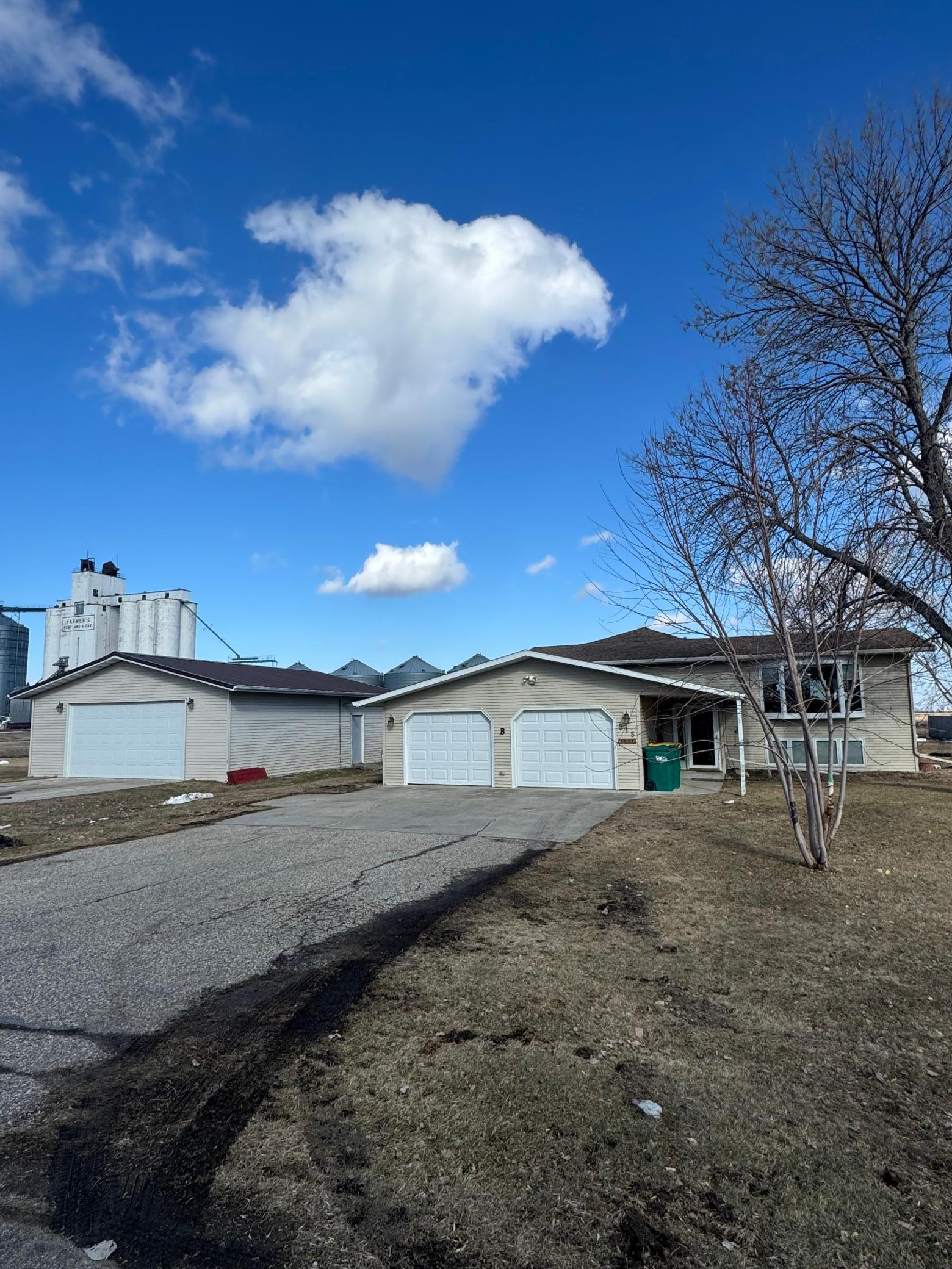 1980 single family home for sale at 915 Bennett Avenue in Portland, ND — 3 bed, 2 bath