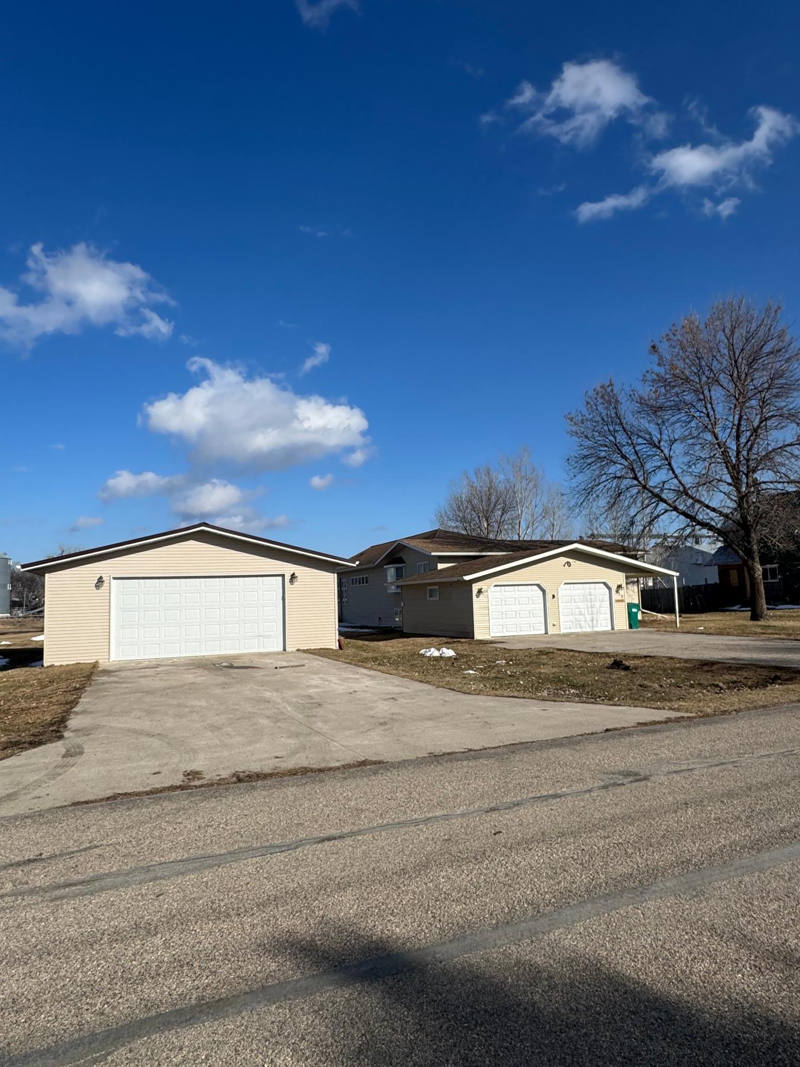 1980 single family home for sale at 915 Bennett Avenue in Portland, ND — 3 bed, 2 bath (photo 2 of 29)