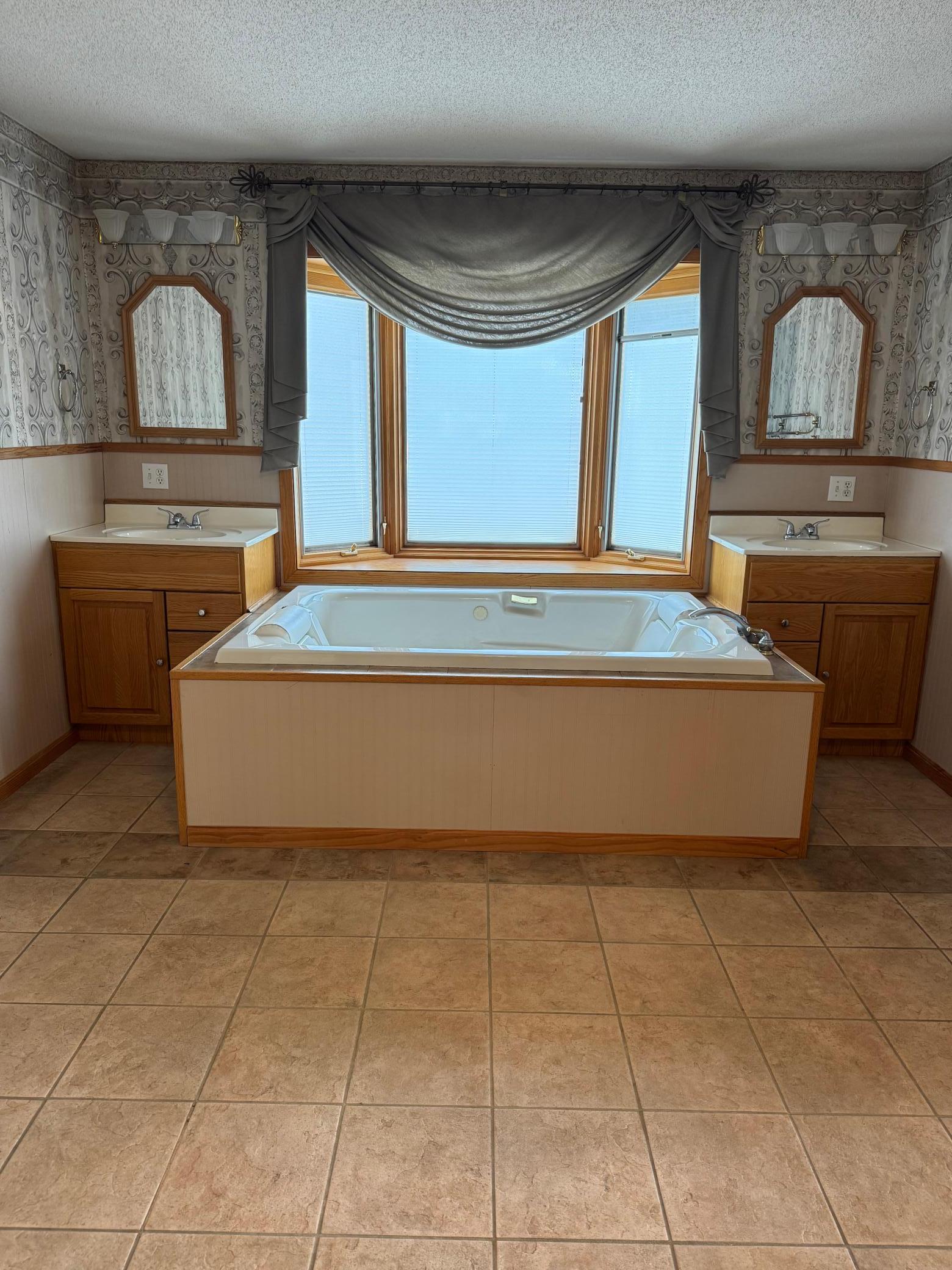 1980 single family home for sale at 915 Bennett Avenue in Portland, ND — 3 bed, 2 bath (photo 13 of 29)