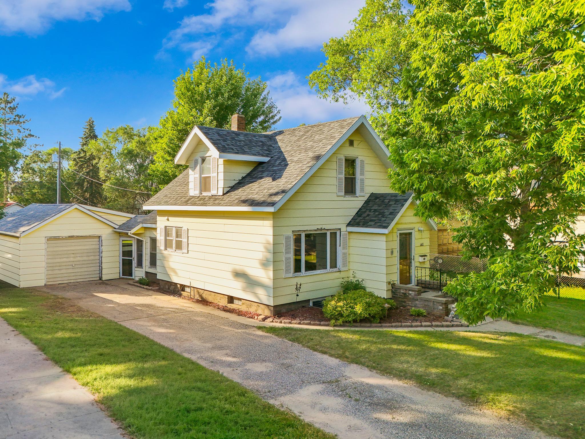 1947 single family home for sale at 447 2nd Ave NE in Perham, MN — 3 bed, 1 bath (photo 2 of 30)