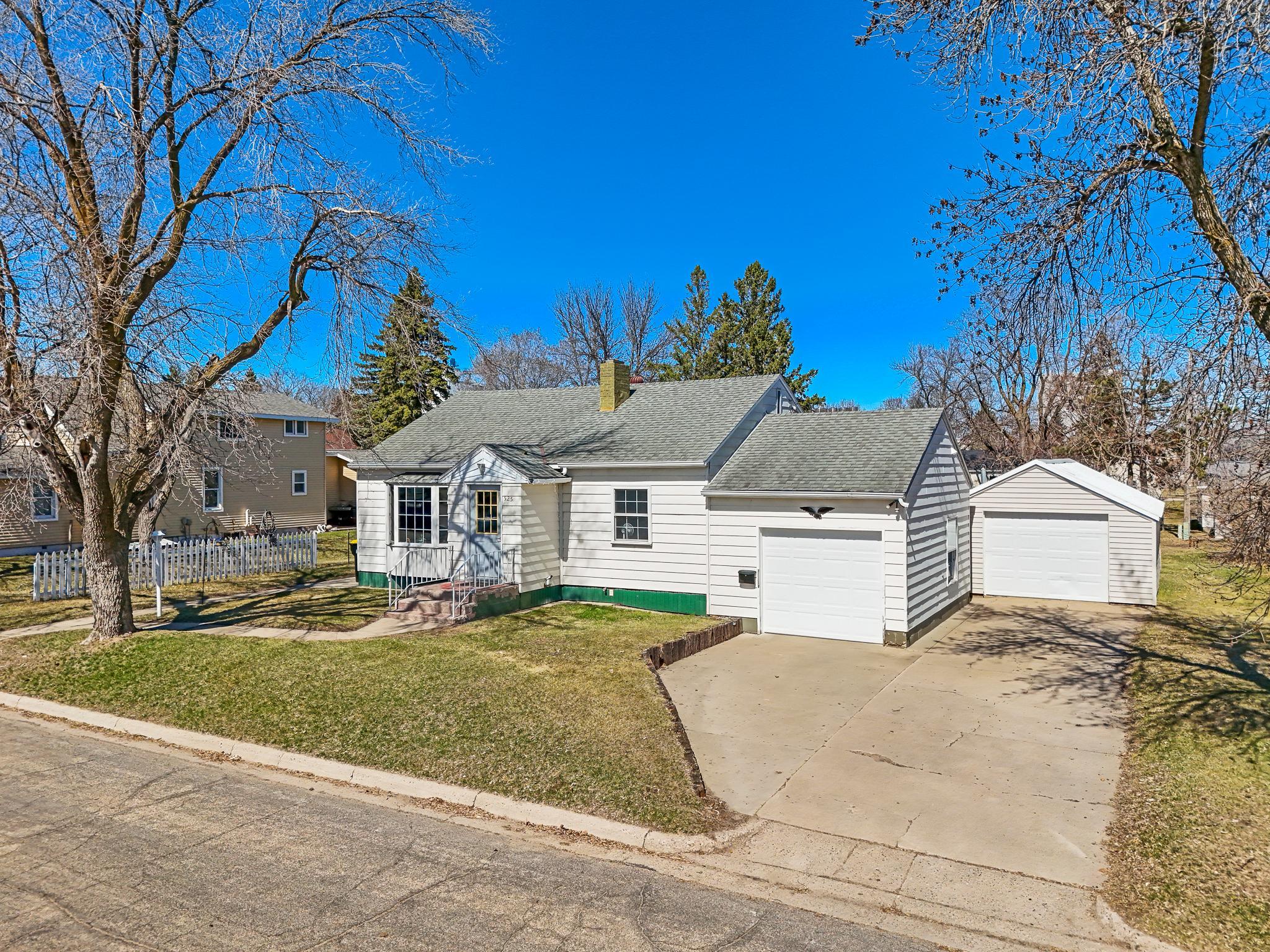 1954 single family home for sale at 525 3rd St SE in Perham, MN — 2 bed, 2 bath (photo 38 of 42)