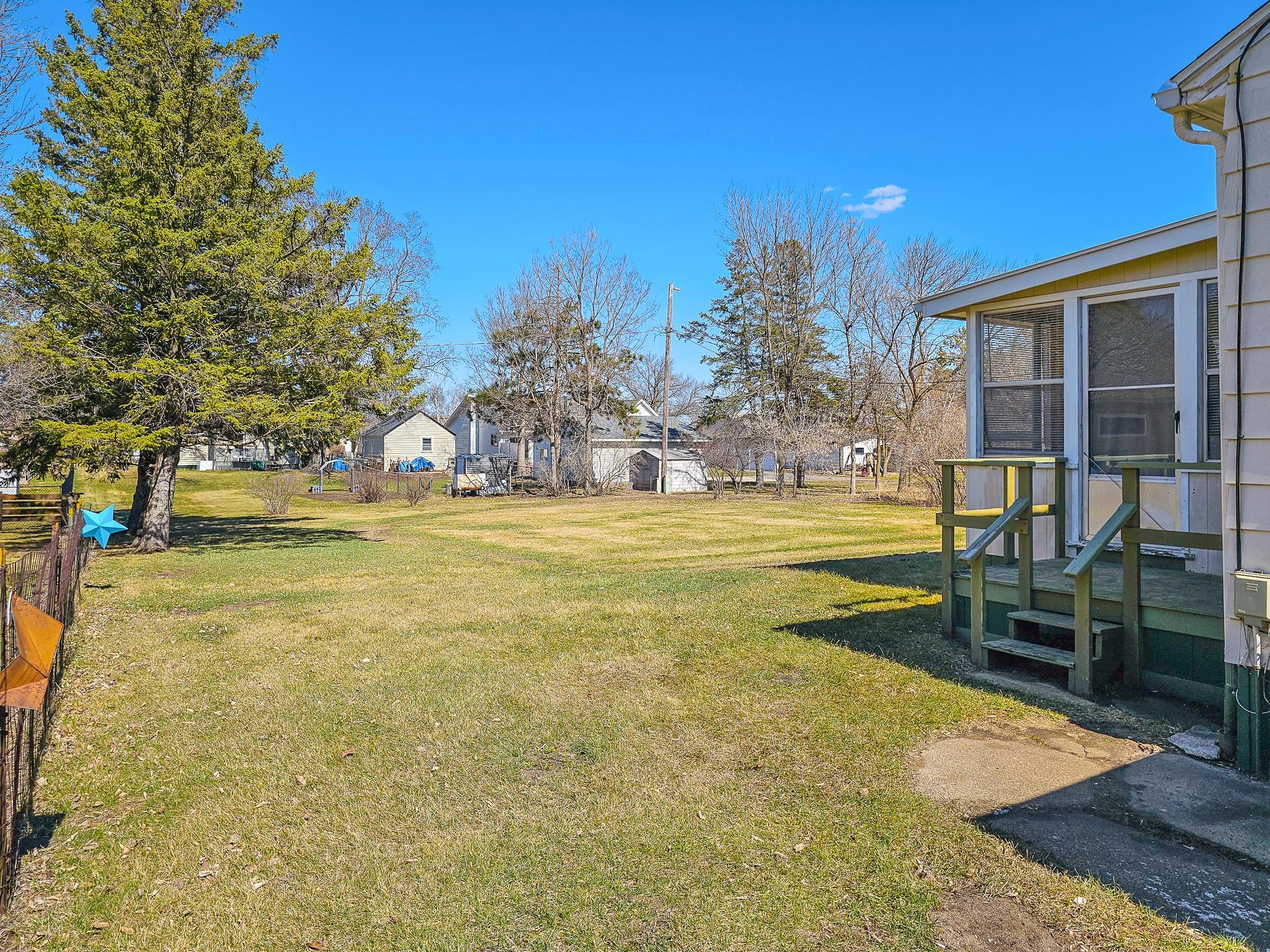 1954 single family home for sale at 525 3rd St SE in Perham, MN — 2 bed, 2 bath (photo 5 of 42)