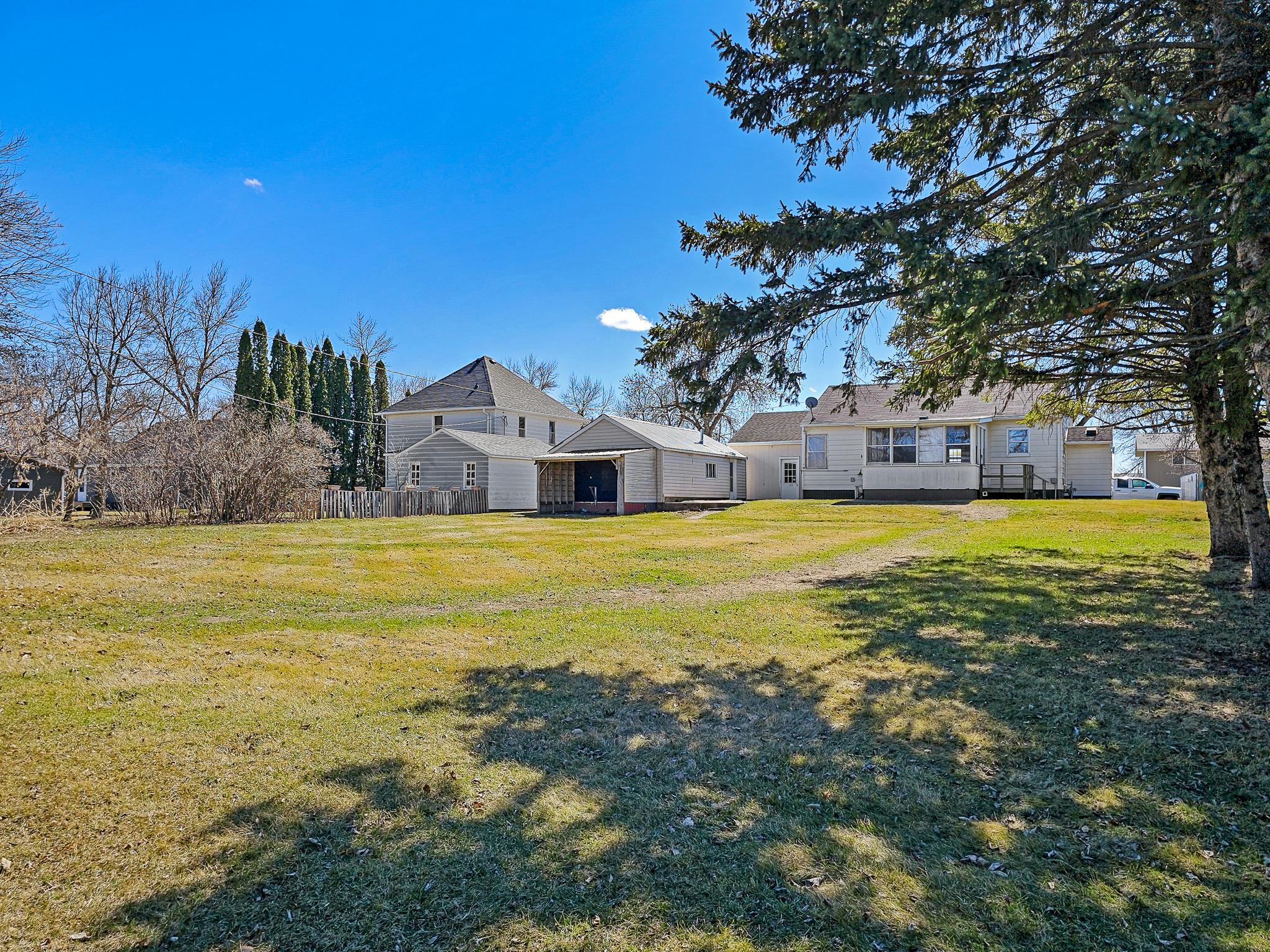 1954 single family home for sale at 525 3rd St SE in Perham, MN — 2 bed, 2 bath (photo 6 of 42)