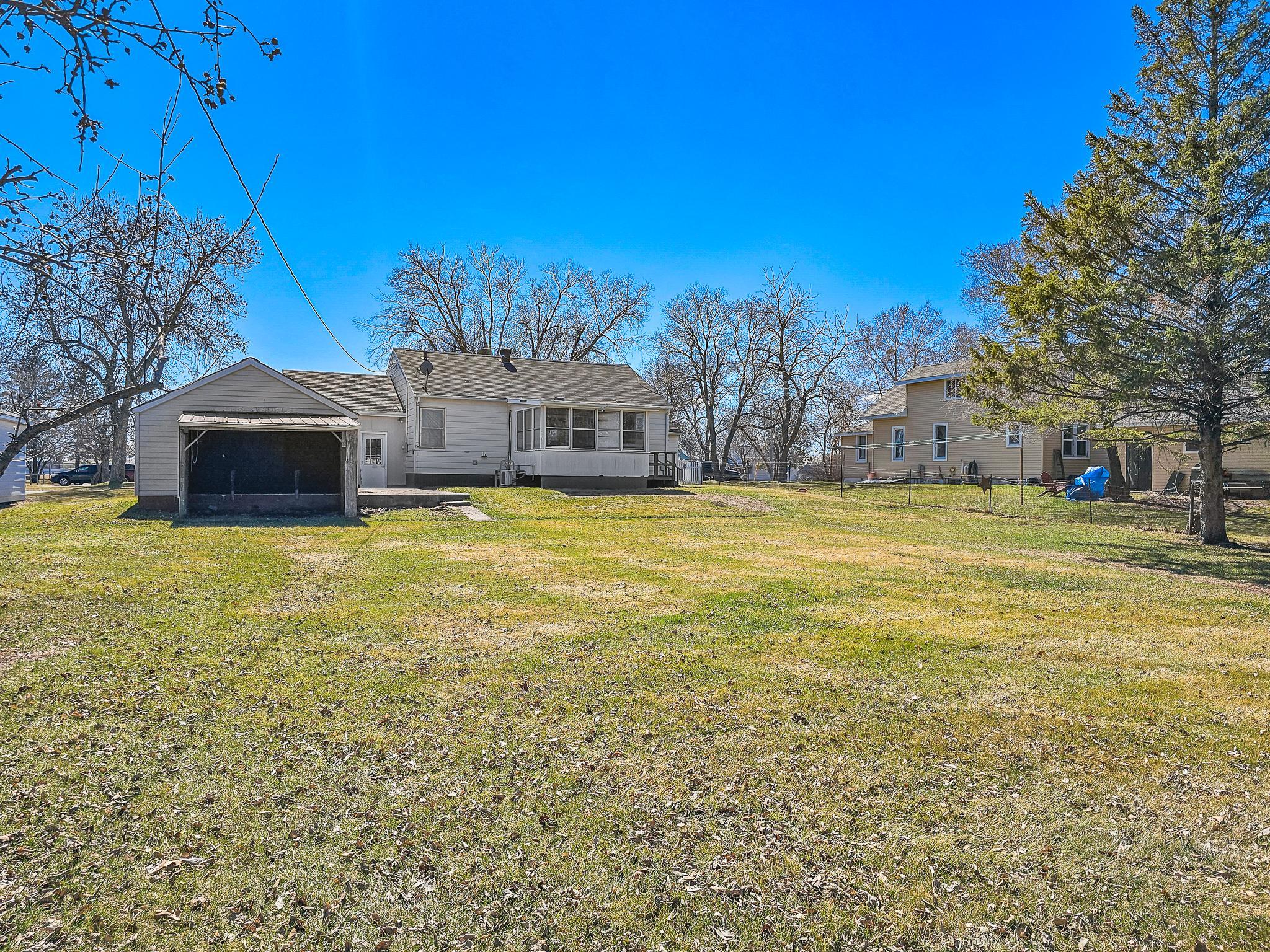 1954 single family home for sale at 525 3rd St SE in Perham, MN — 2 bed, 2 bath (photo 7 of 42)