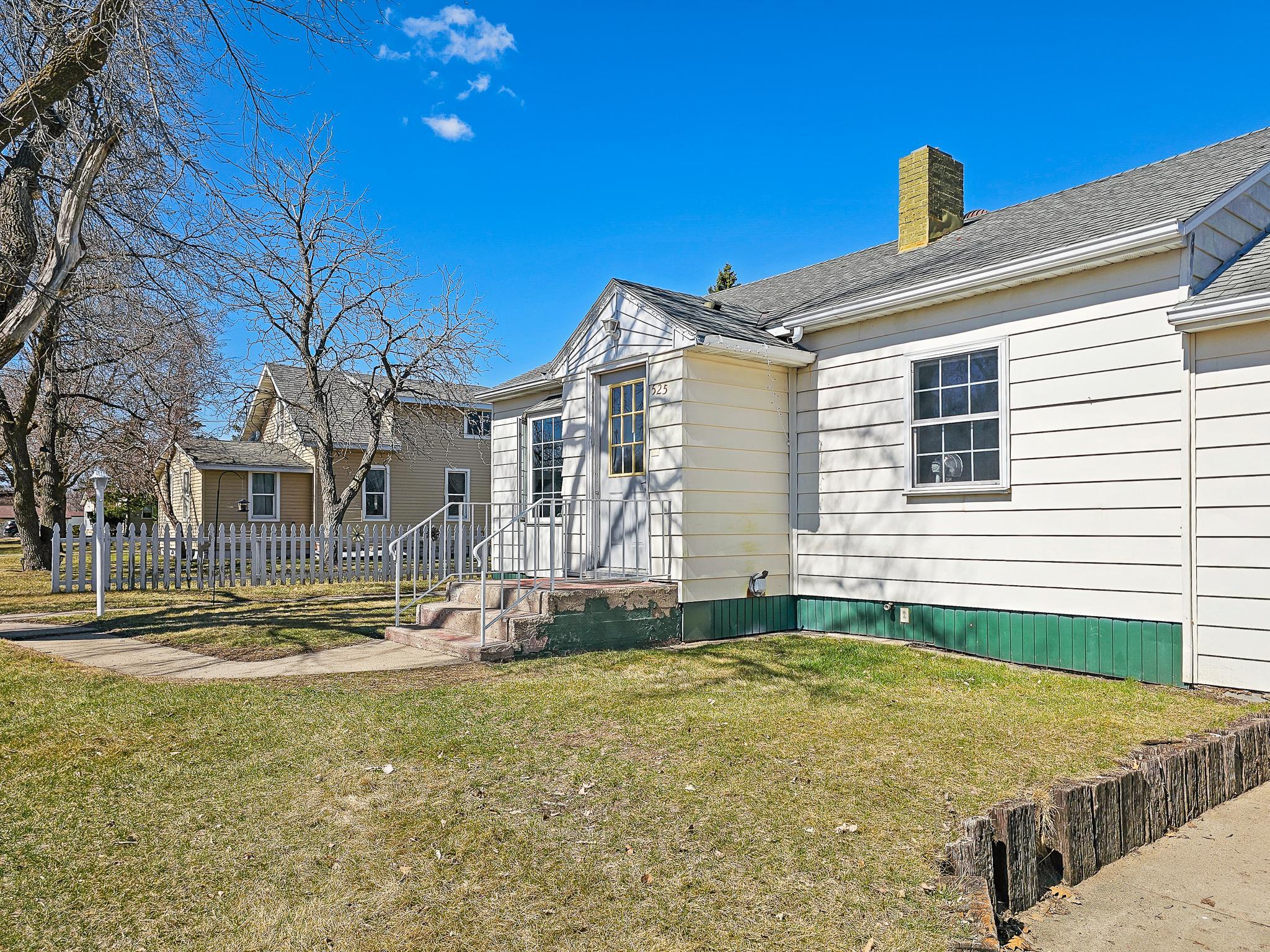 1954 single family home for sale at 525 3rd St SE in Perham, MN — 2 bed, 2 bath (photo 9 of 42)