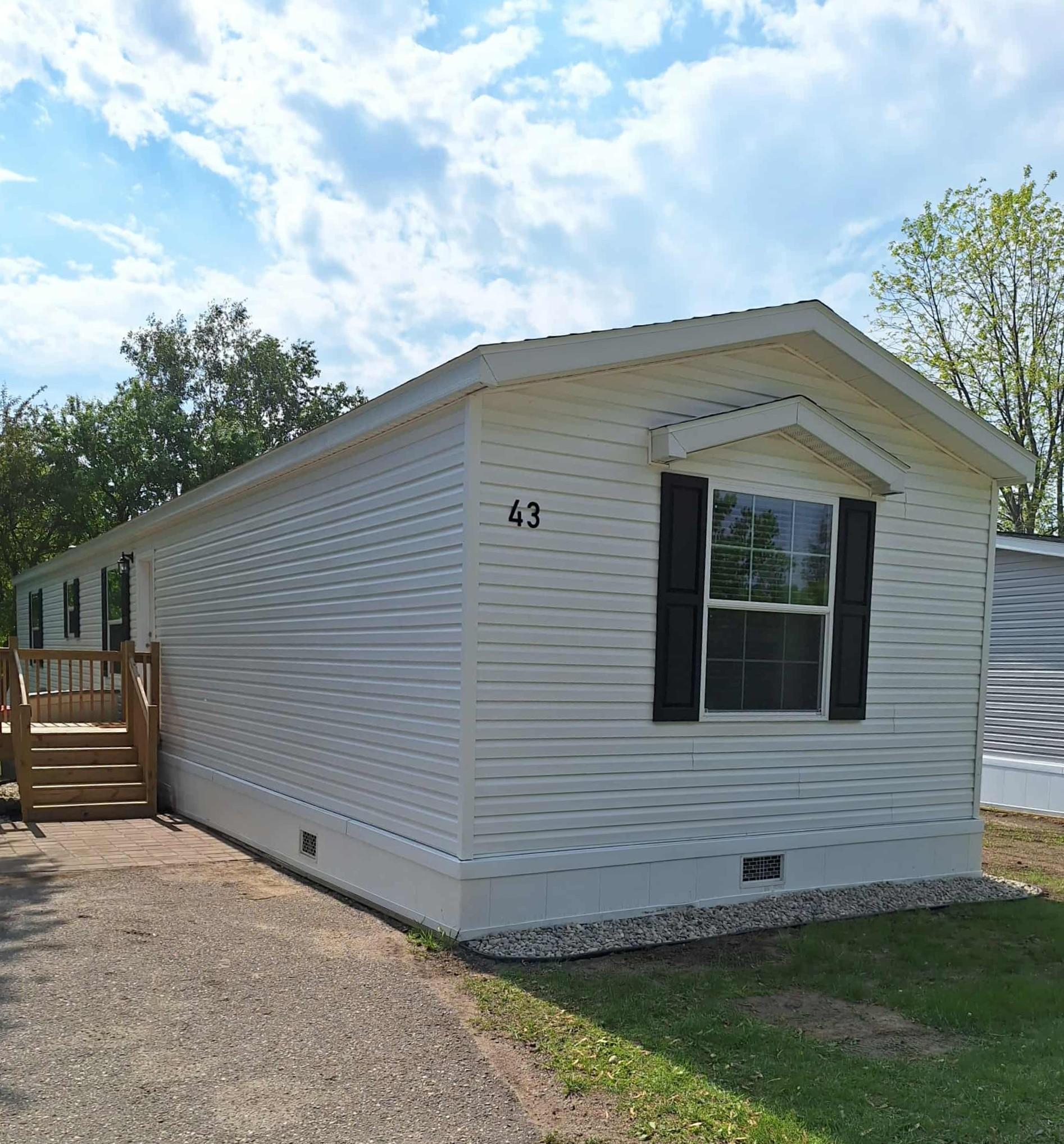 2024 single family home for sale at 215 N McKay Avenue, Unit 43 in Alexandria, MN — 3 bed, 2 bath (photo 2 of 27)