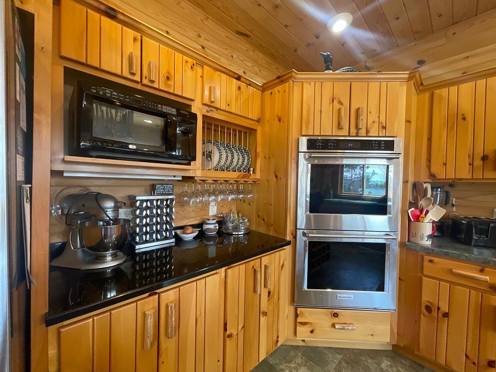 2005 single family home for sale at 17999 Ivy Drive in Park Rapids, MN — 3 bed, 3 bath (photo 12 of 69)