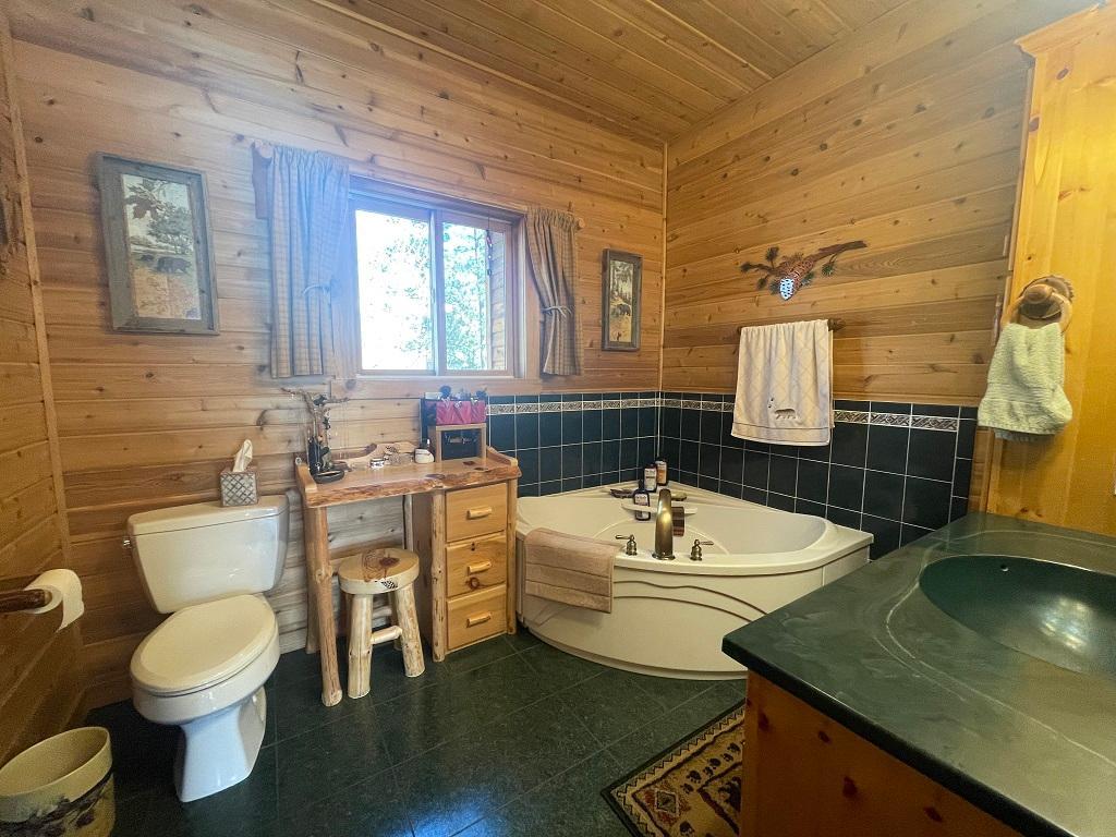 2005 single family home for sale at 17999 Ivy Drive in Park Rapids, MN — 3 bed, 3 bath (photo 17 of 69)