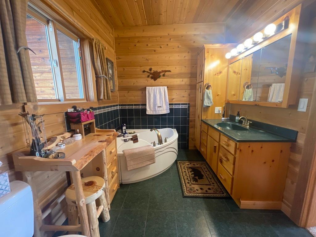 2005 single family home for sale at 17999 Ivy Drive in Park Rapids, MN — 3 bed, 3 bath (photo 18 of 69)