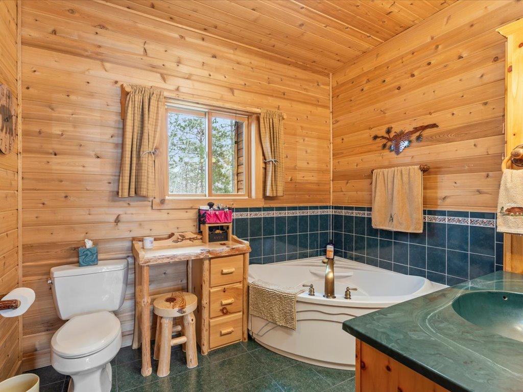 2005 single family home for sale at 17999 Ivy Drive in Park Rapids, MN — 3 bed, 3 bath (photo 14 of 63)