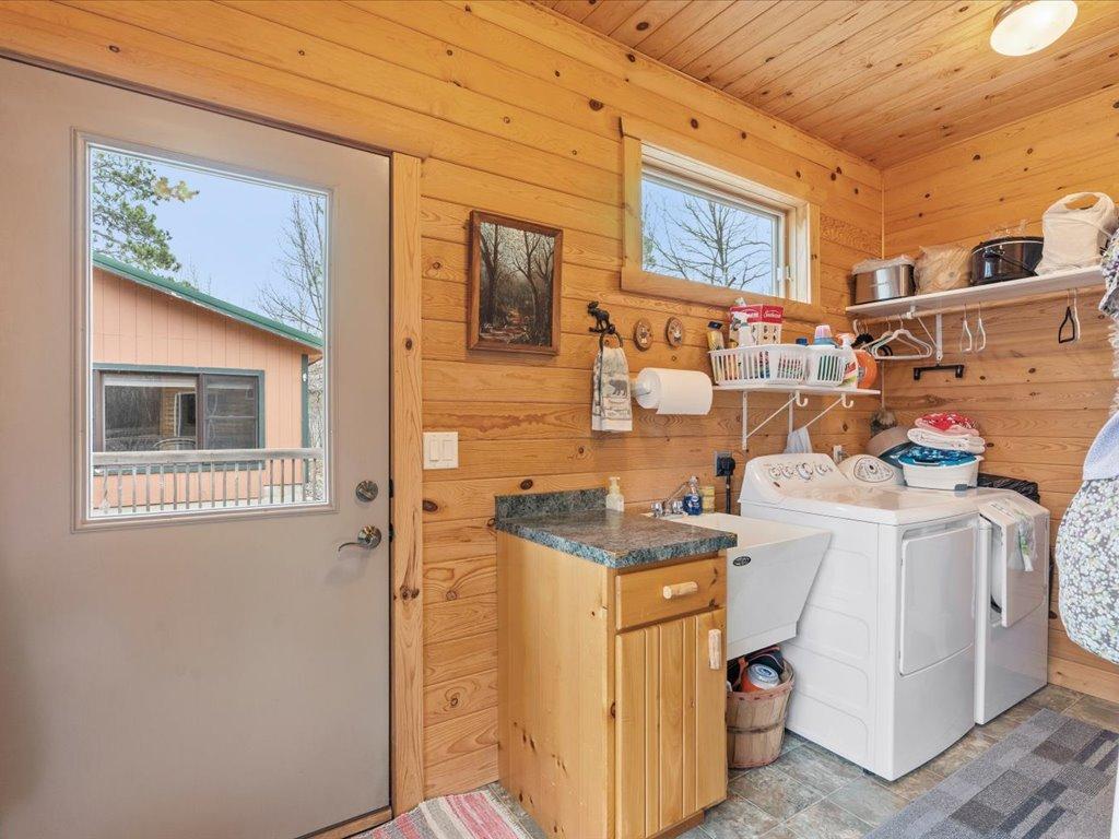 2005 single family home for sale at 17999 Ivy Drive in Park Rapids, MN — 3 bed, 3 bath (photo 17 of 63)