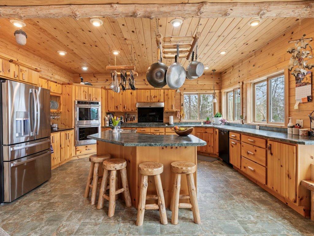 2005 single family home for sale at 17999 Ivy Drive in Park Rapids, MN — 3 bed, 3 bath (photo 7 of 63)