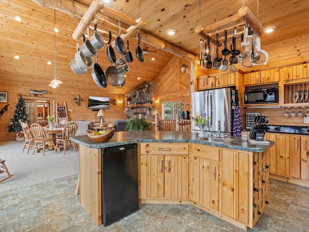 2005 single family home for sale at 17999 Ivy Drive in Park Rapids, MN — 3 bed, 3 bath (photo 8 of 63)