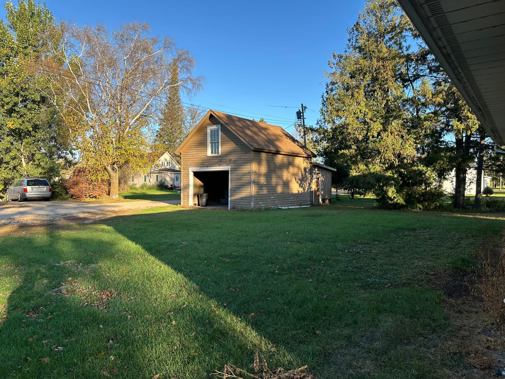 1978 single family home for sale at 1411 2nd Street in Waubun, MN — 1 bed, 1 bath (photo 11 of 12)