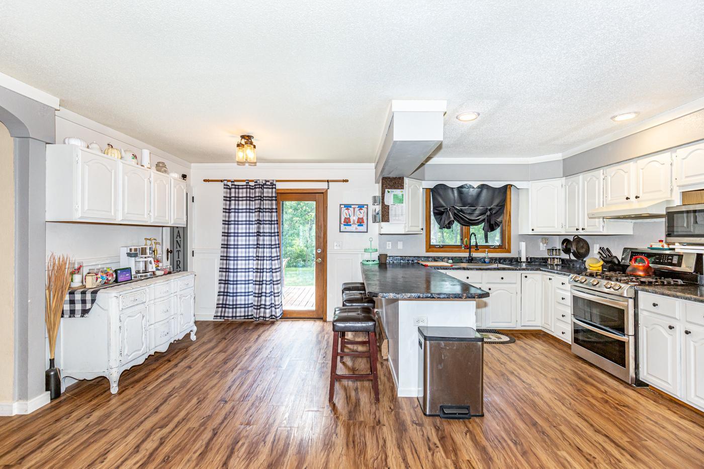 1986 single family home for sale at 13520 W Lake Sallie Drive in Detroit Lakes, MN — 4 bed, 3 bath (photo 13 of 32)