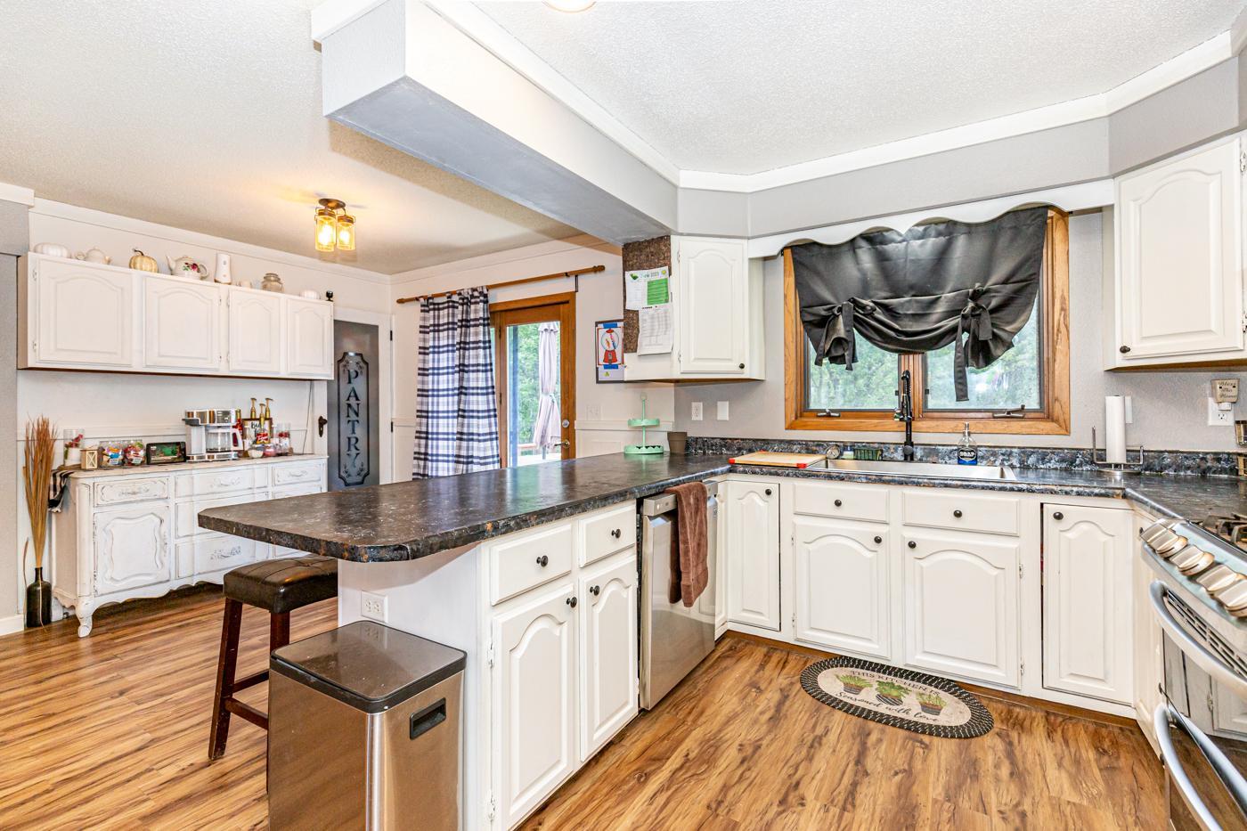 1986 single family home for sale at 13520 W Lake Sallie Drive in Detroit Lakes, MN — 4 bed, 3 bath (photo 16 of 32)