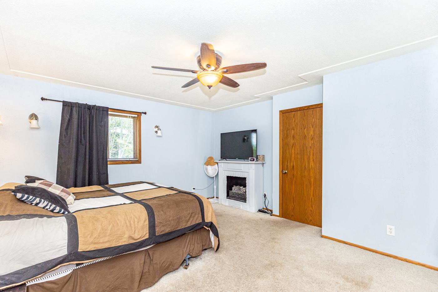 1986 single family home for sale at 13520 W Lake Sallie Drive in Detroit Lakes, MN — 4 bed, 3 bath (photo 19 of 32)