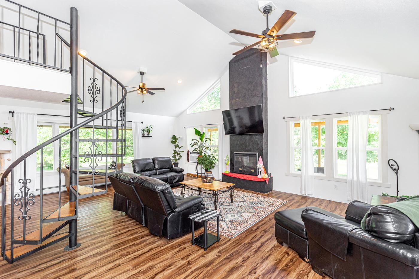 1986 single family home for sale at 13520 W Lake Sallie Drive in Detroit Lakes, MN — 4 bed, 3 bath (photo 4 of 32)
